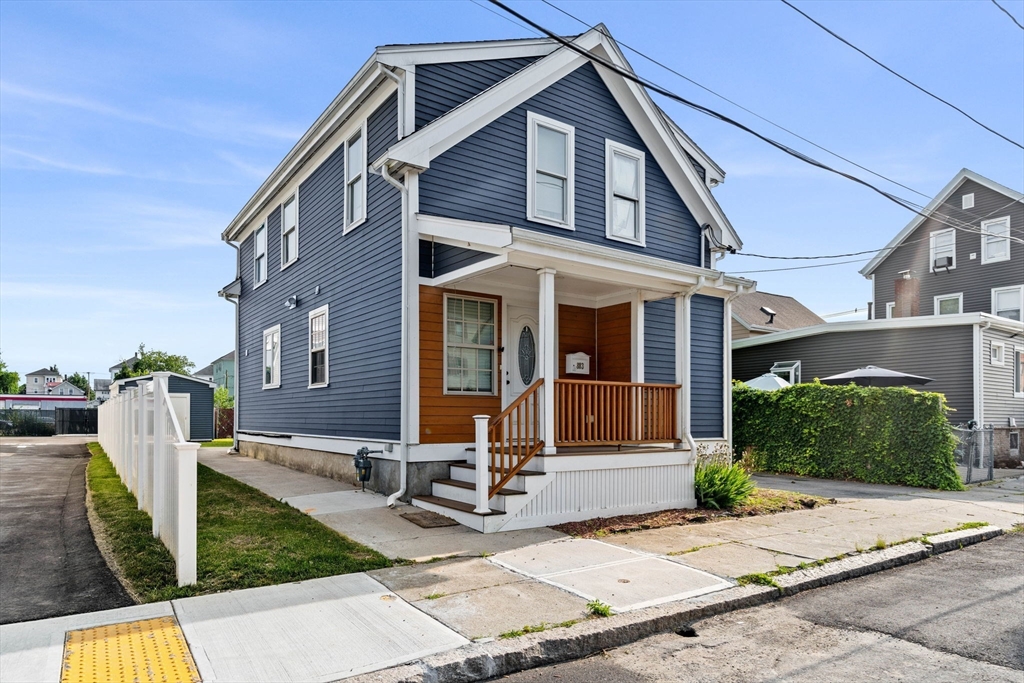 883 Grinnell St