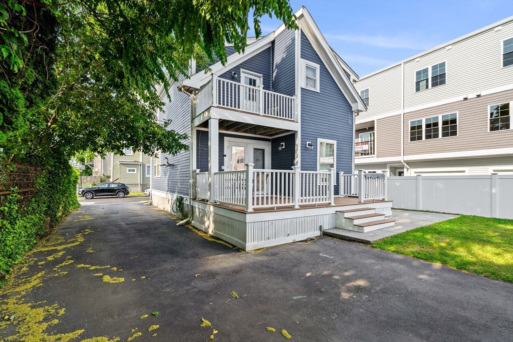 883 Grinnell St