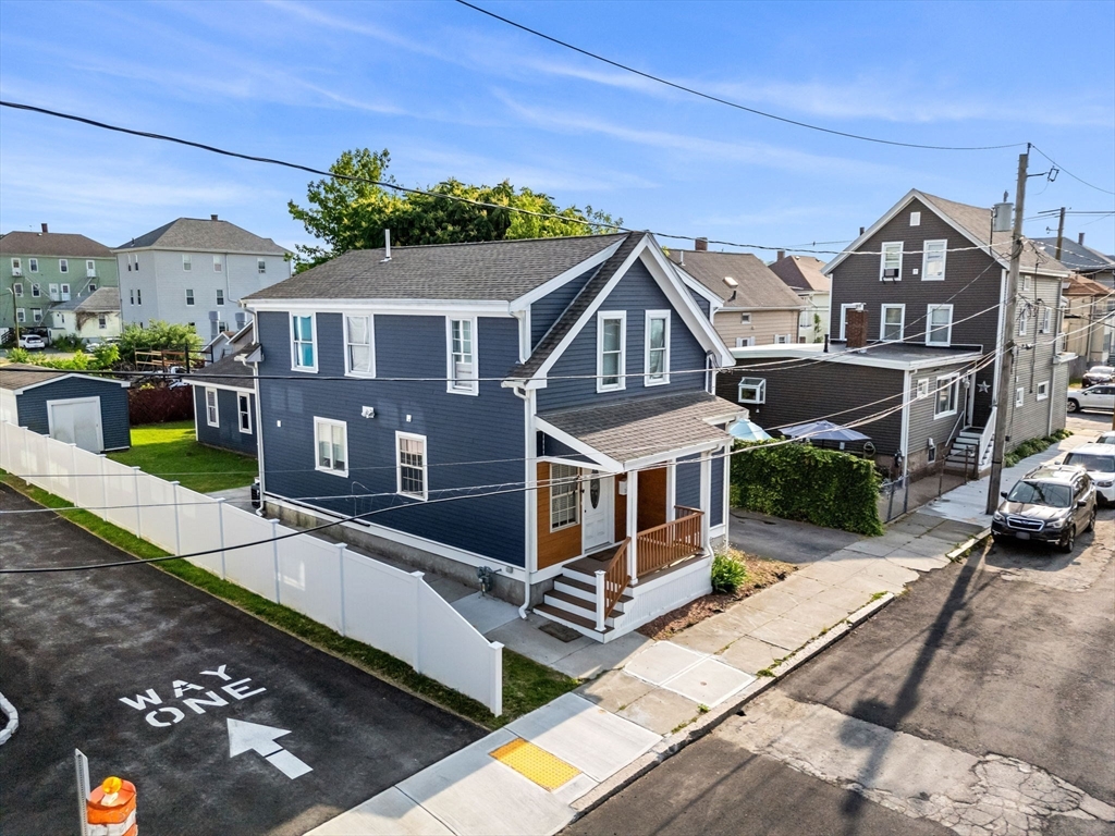 883 Grinnell St