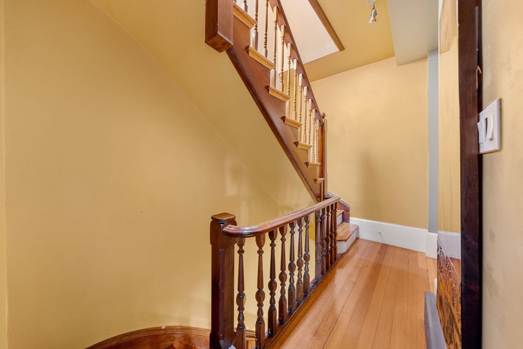 16 Perrin St