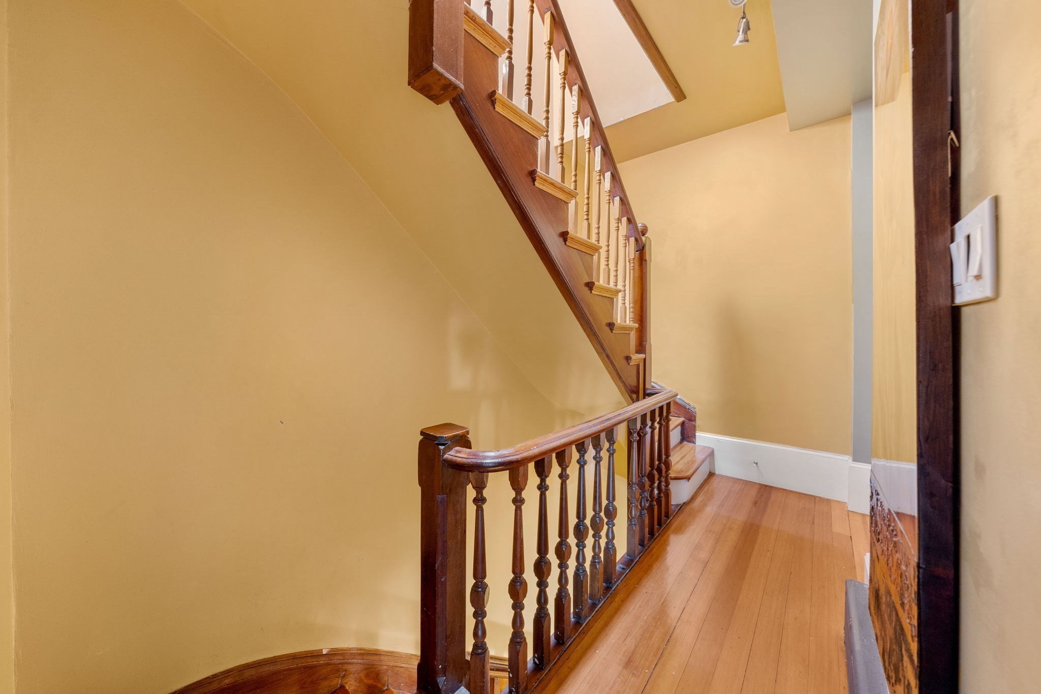 16 Perrin St