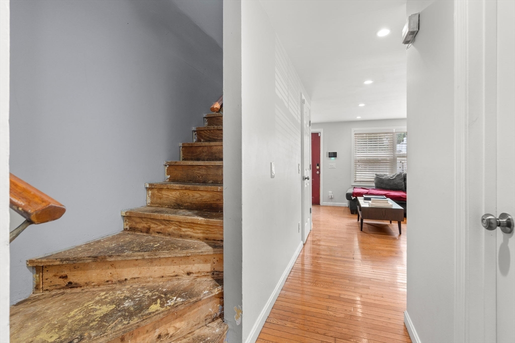 81 Wayland St