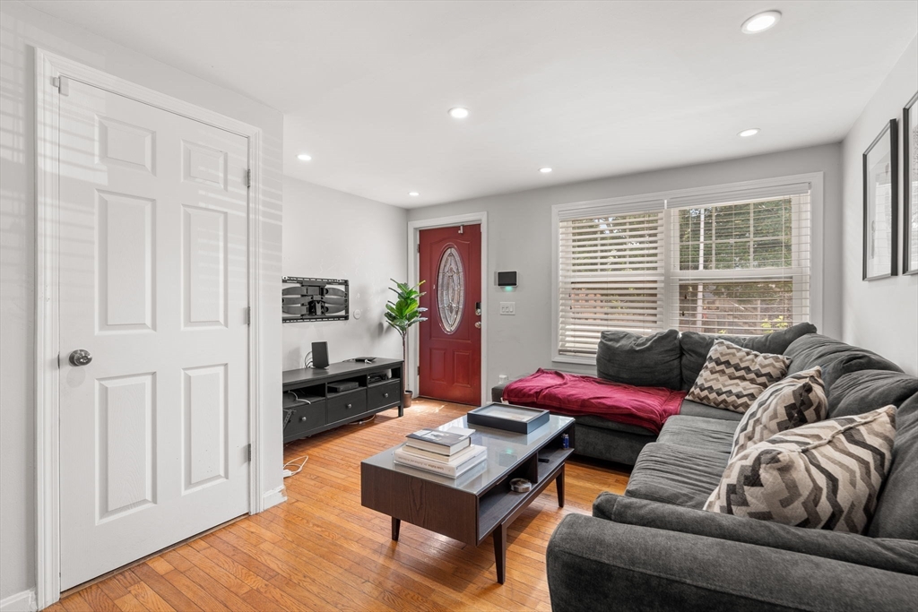 81 Wayland St