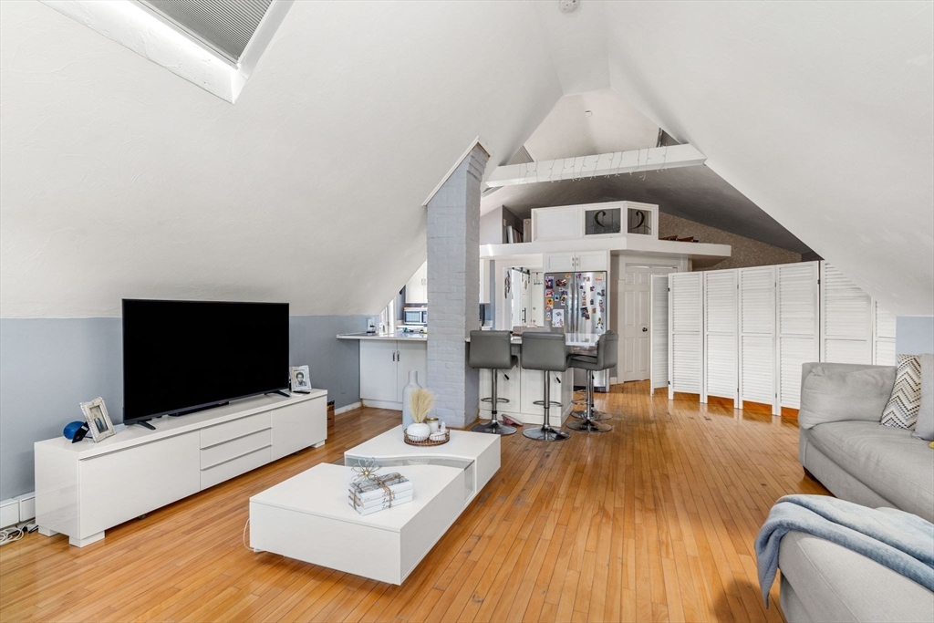 34 Provost St