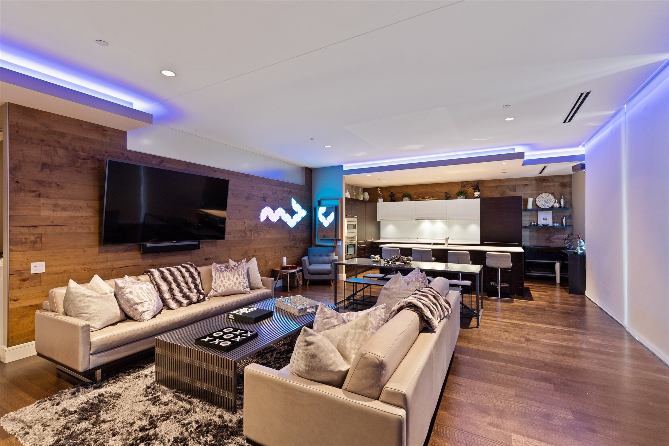 2408 Victory Park Lane 839
