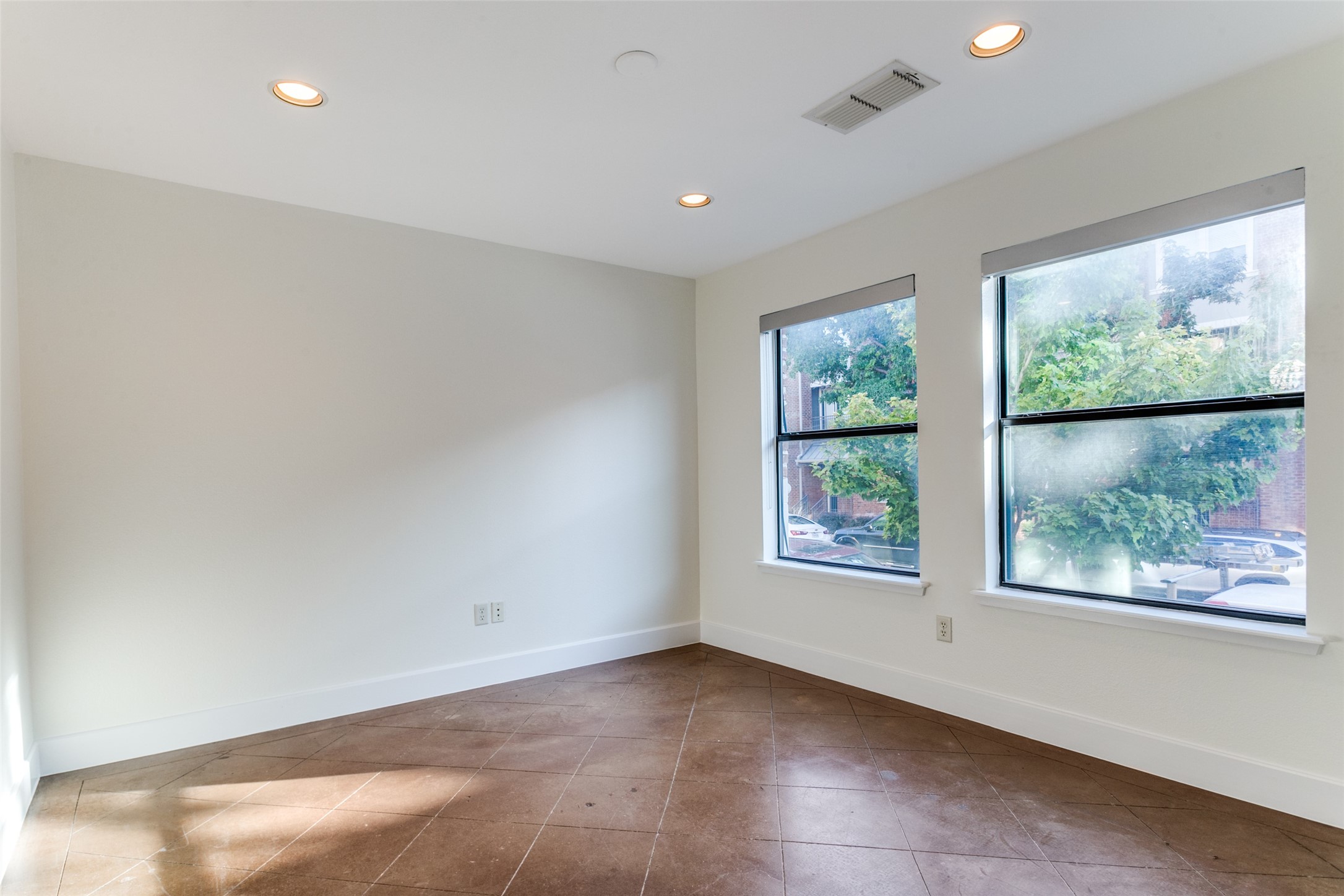 2420 Hugo Street 4