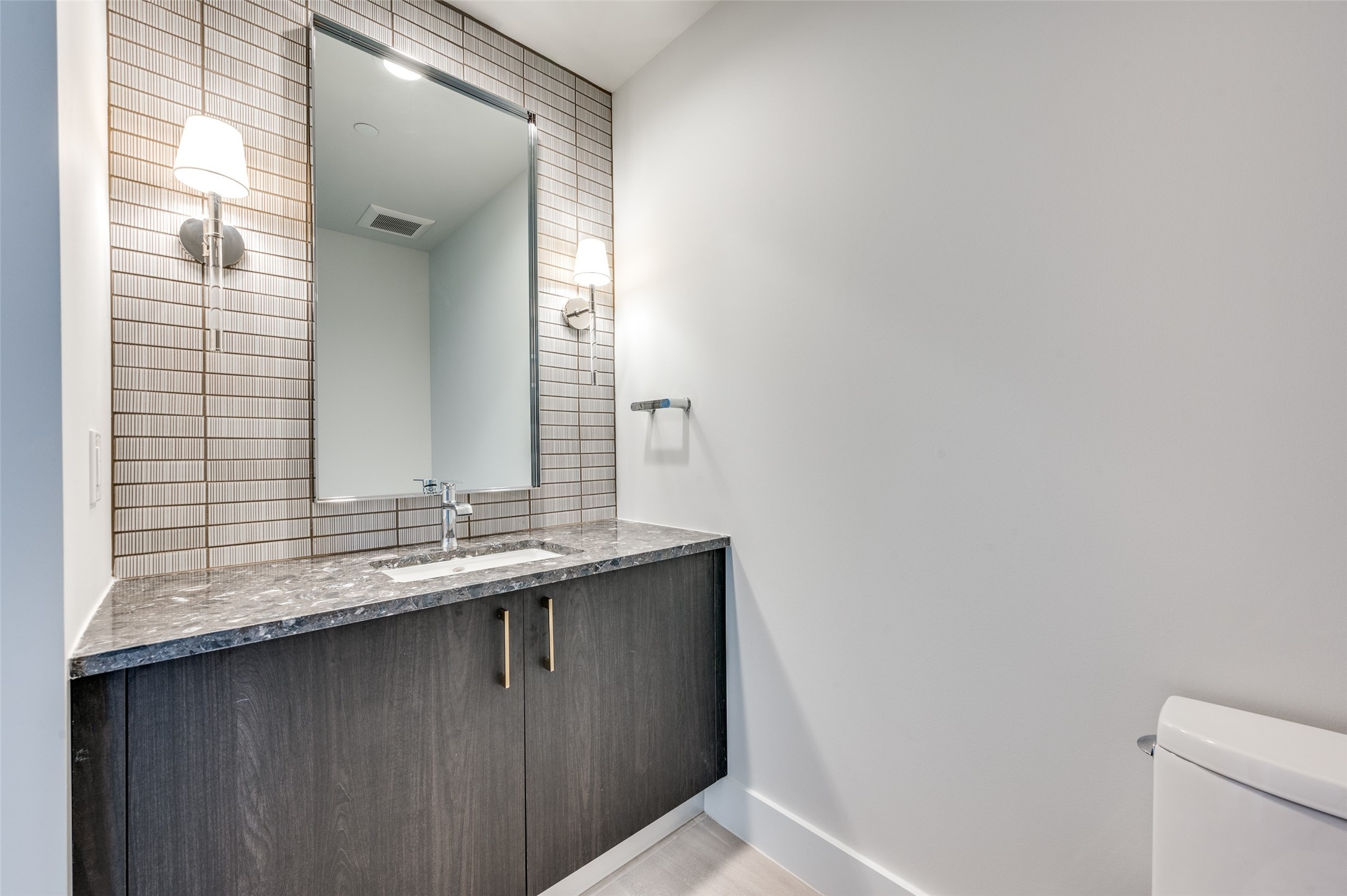 8119 Douglas Avenue 806