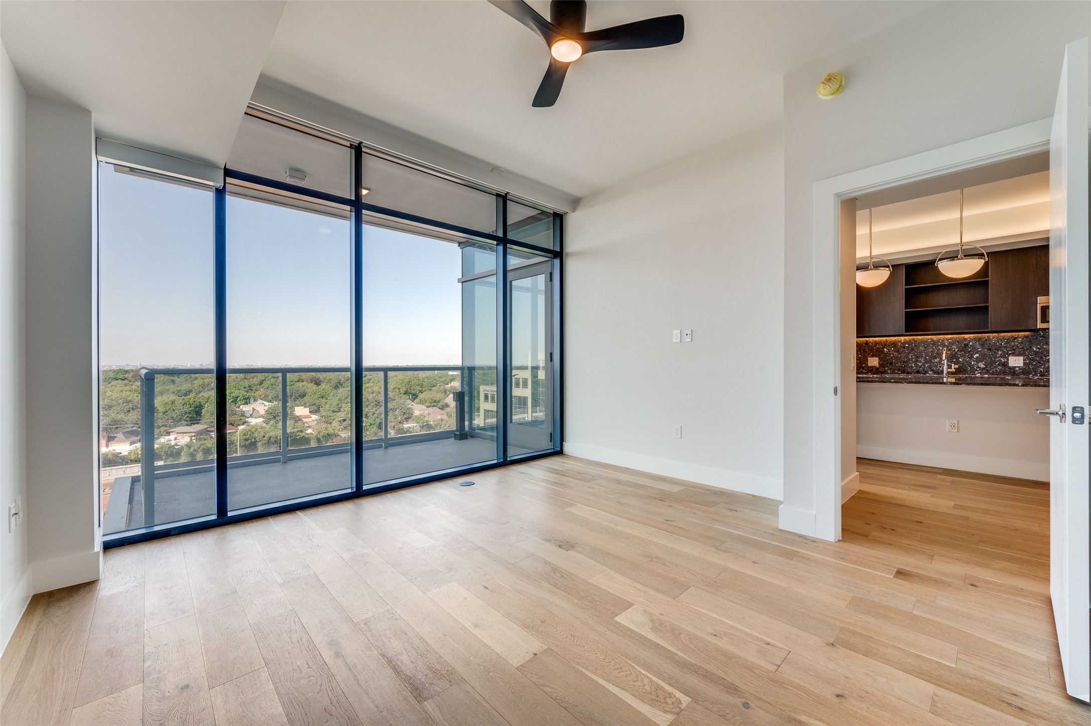 8119 Douglas Avenue 806