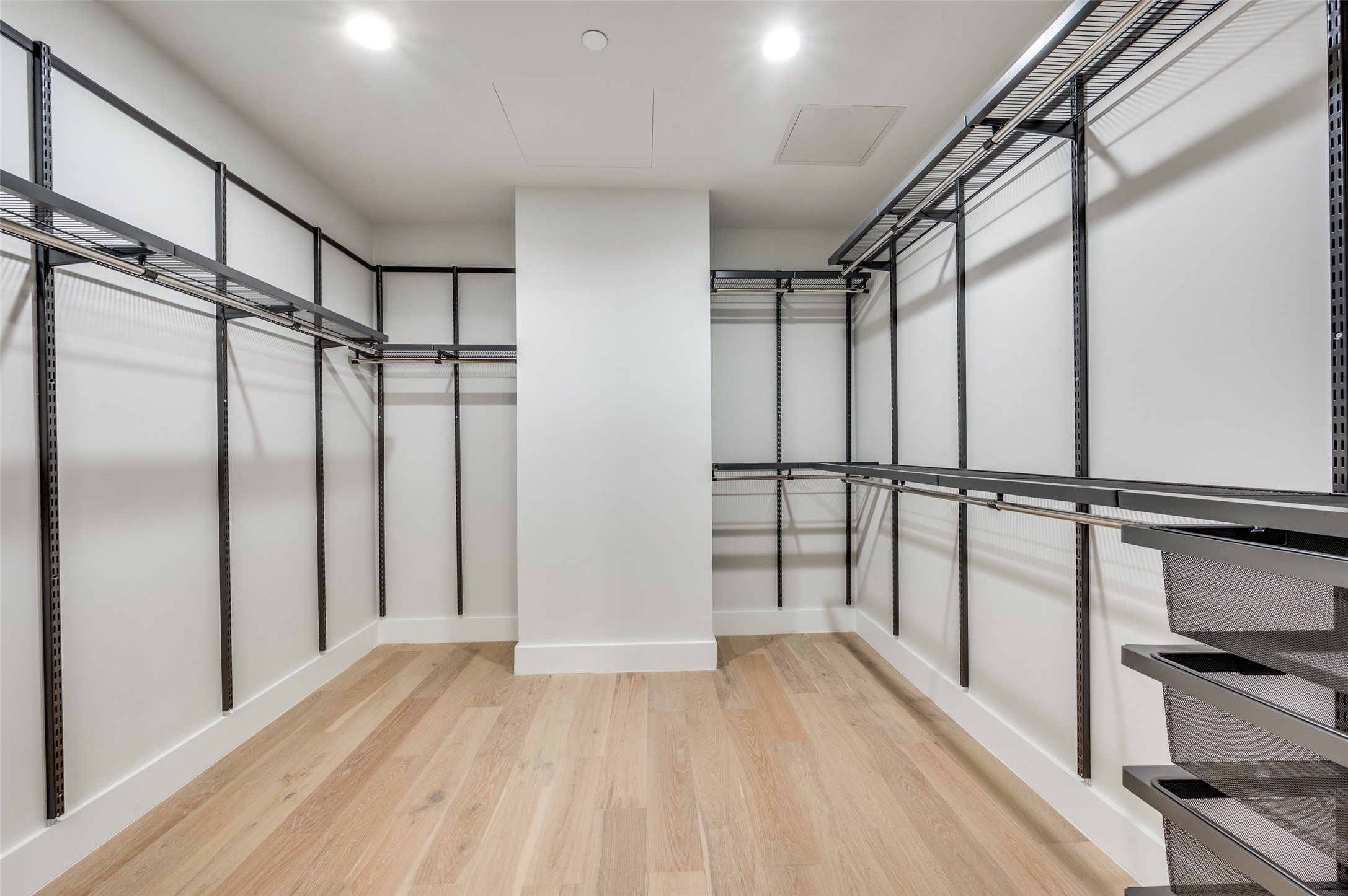8119 Douglas Avenue 806
