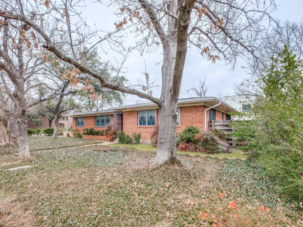 4207 Walnut Hill Lane
