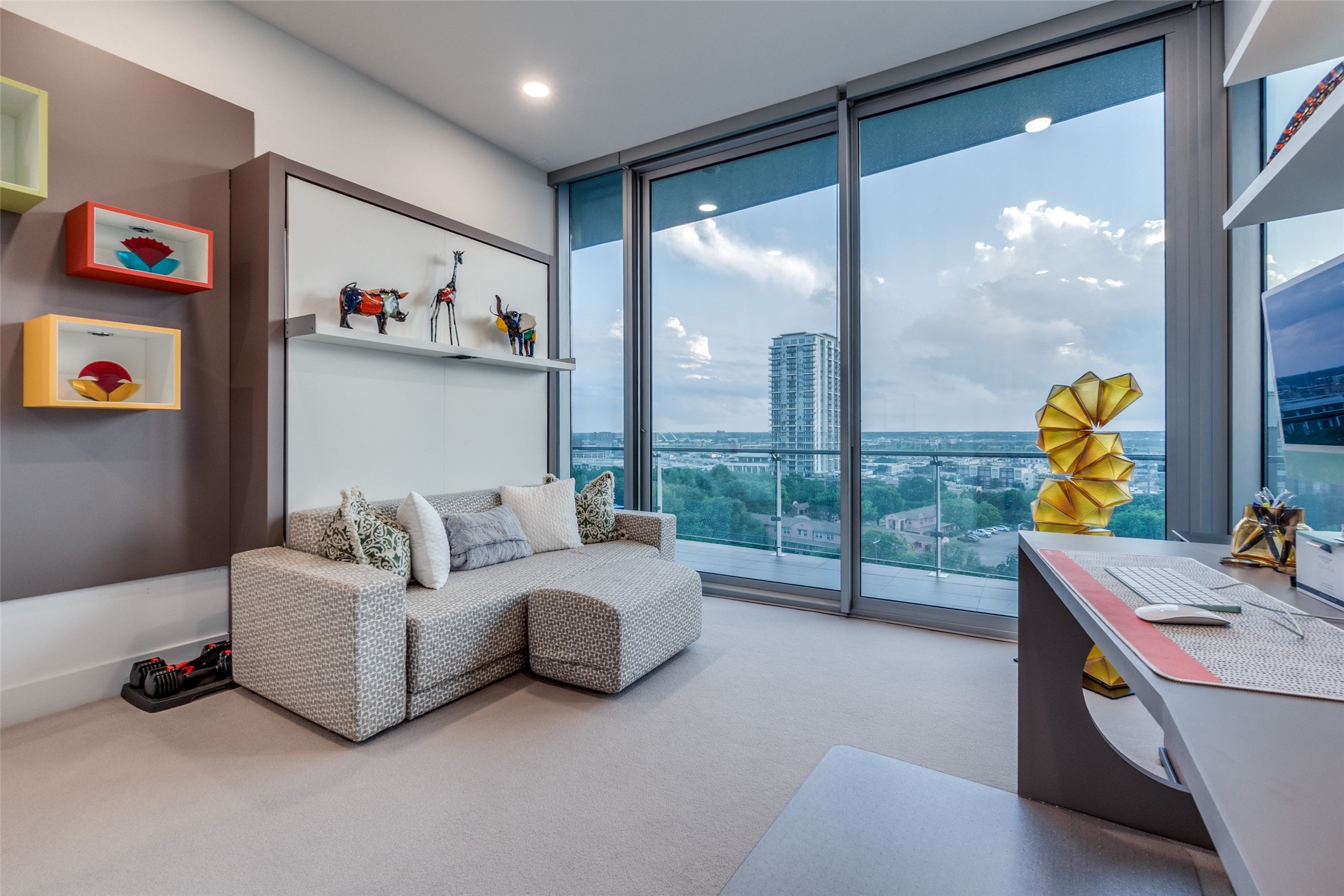 3130 N Harwood Street 901