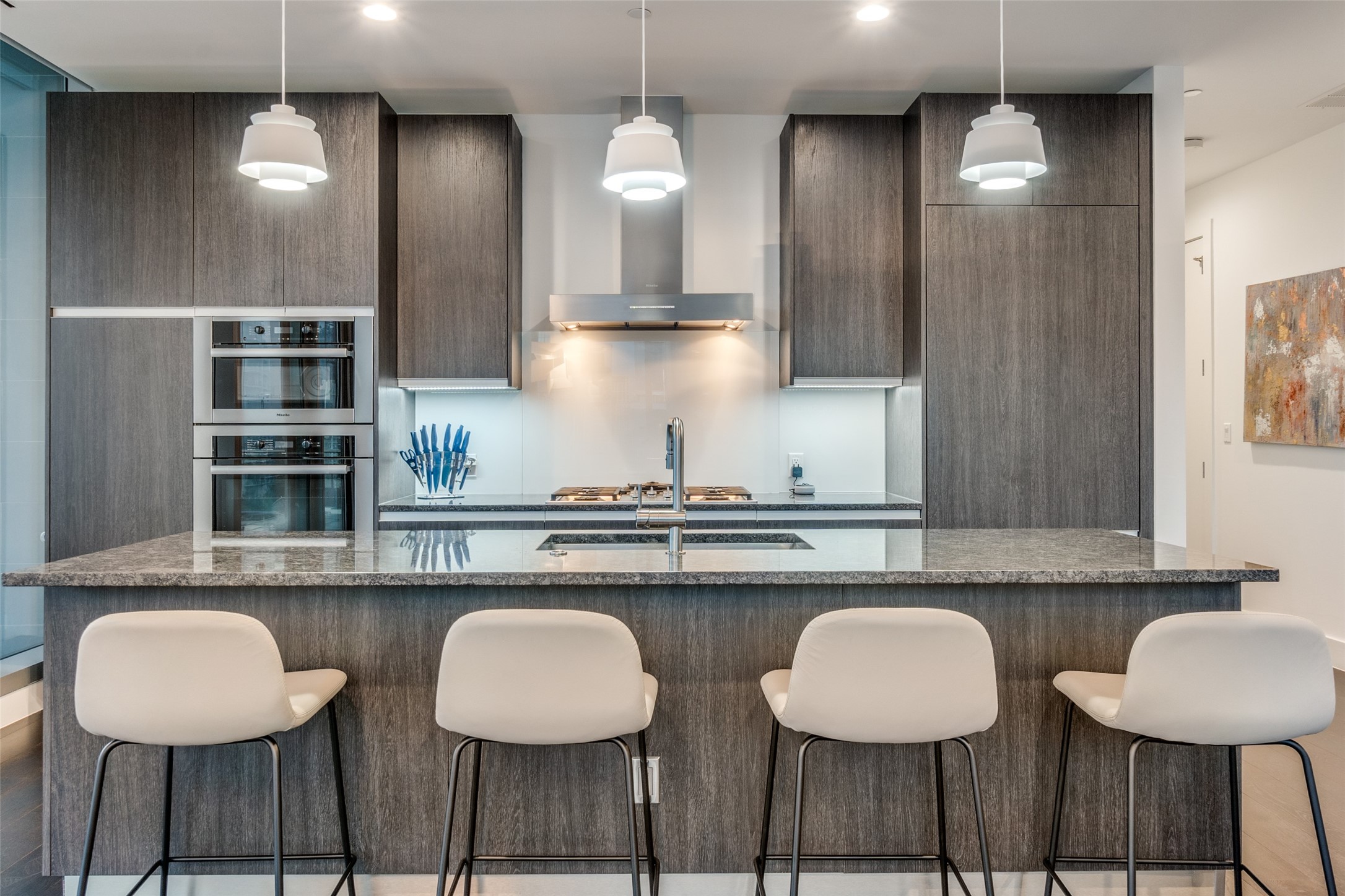 3130 N Harwood Street 901