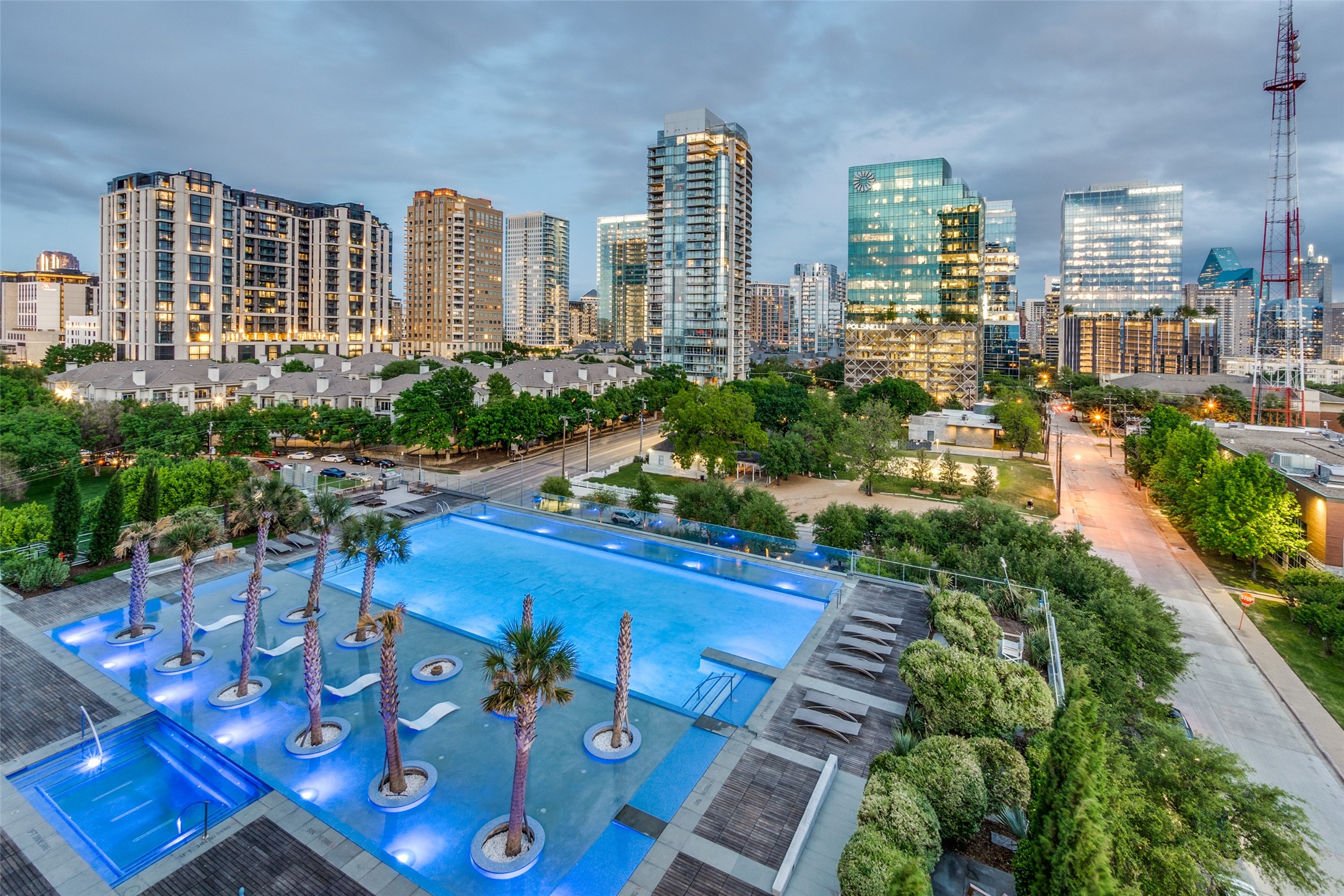 3130 N Harwood Street 901