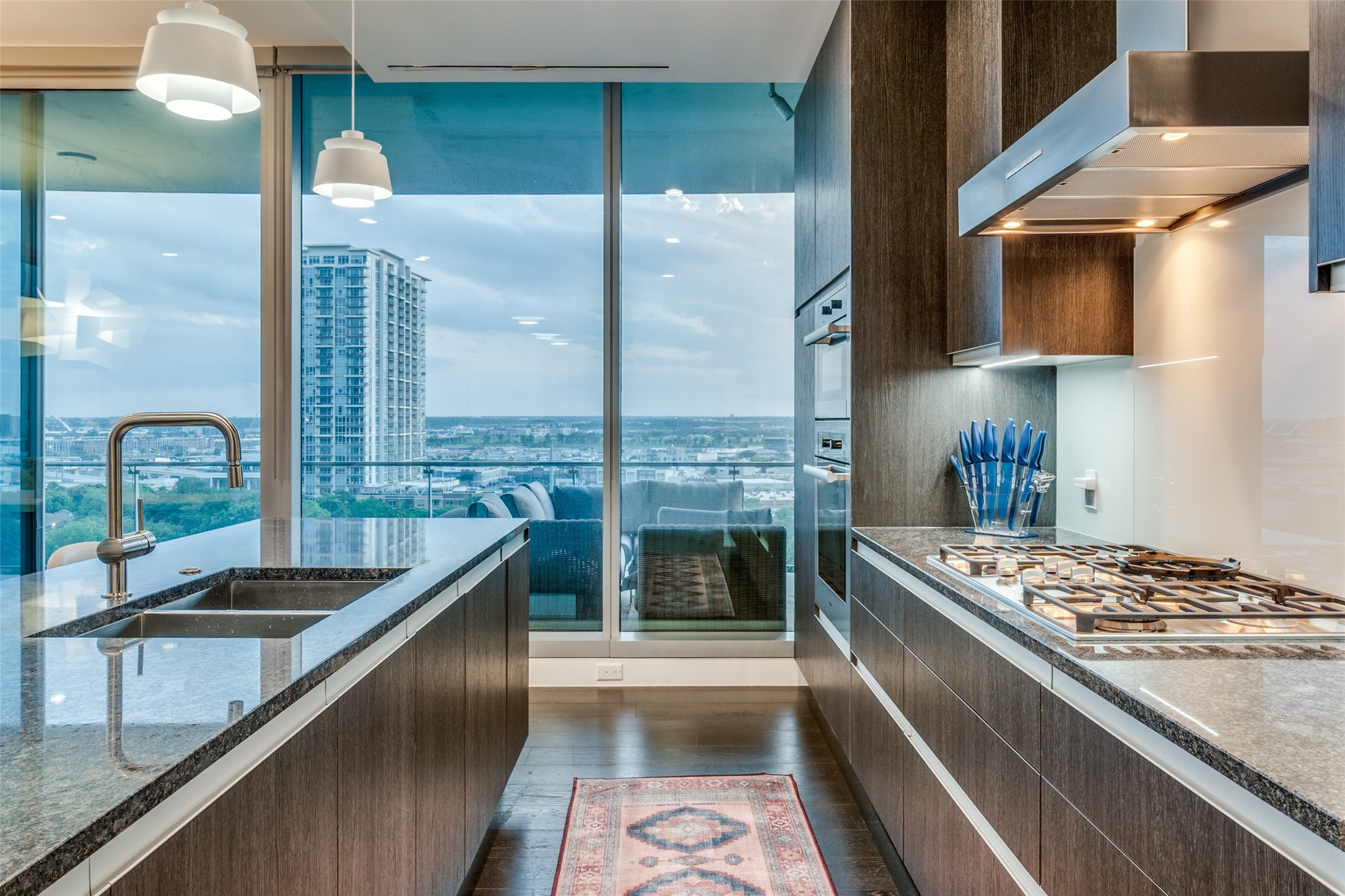 3130 N Harwood Street 901