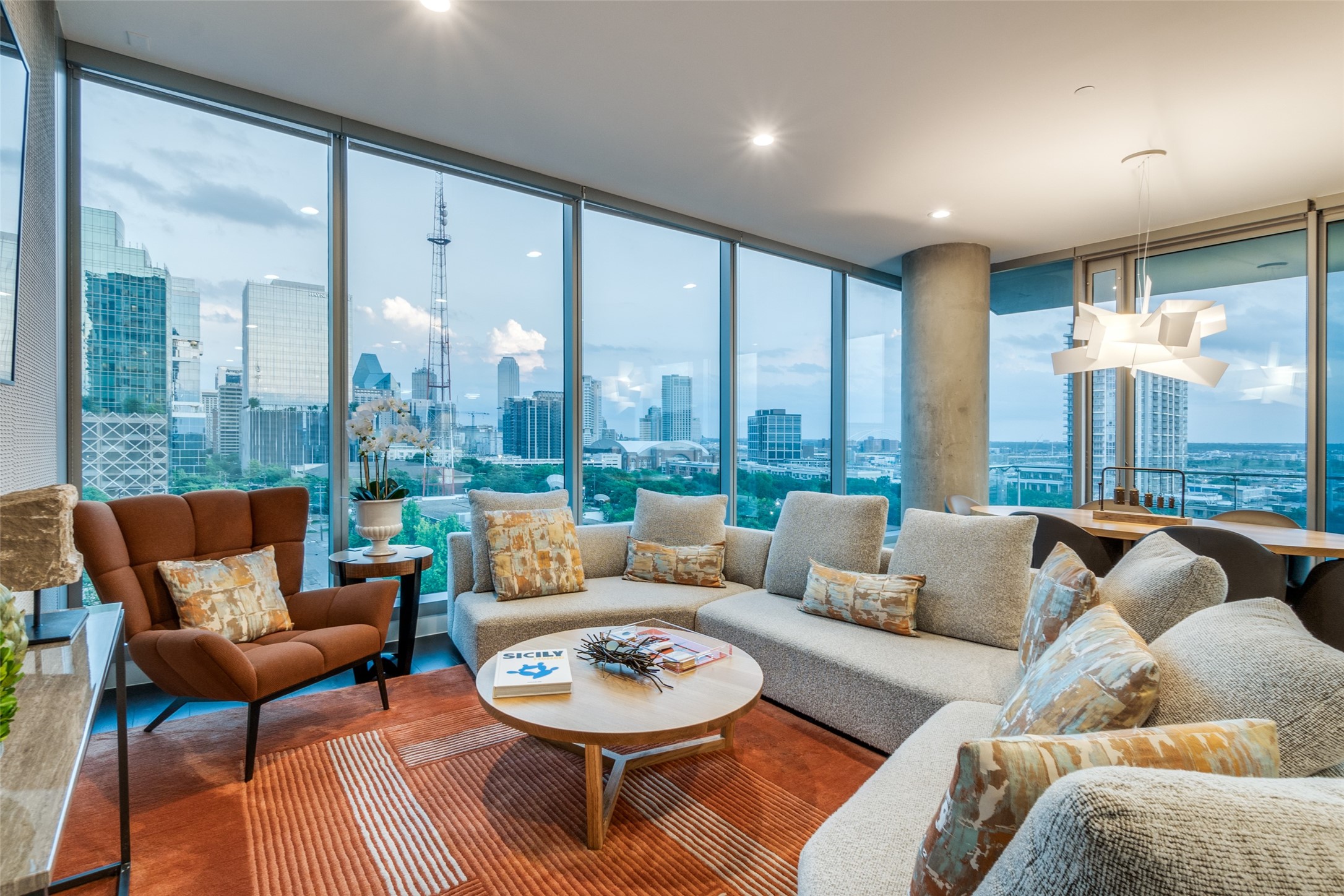 3130 N Harwood Street 901