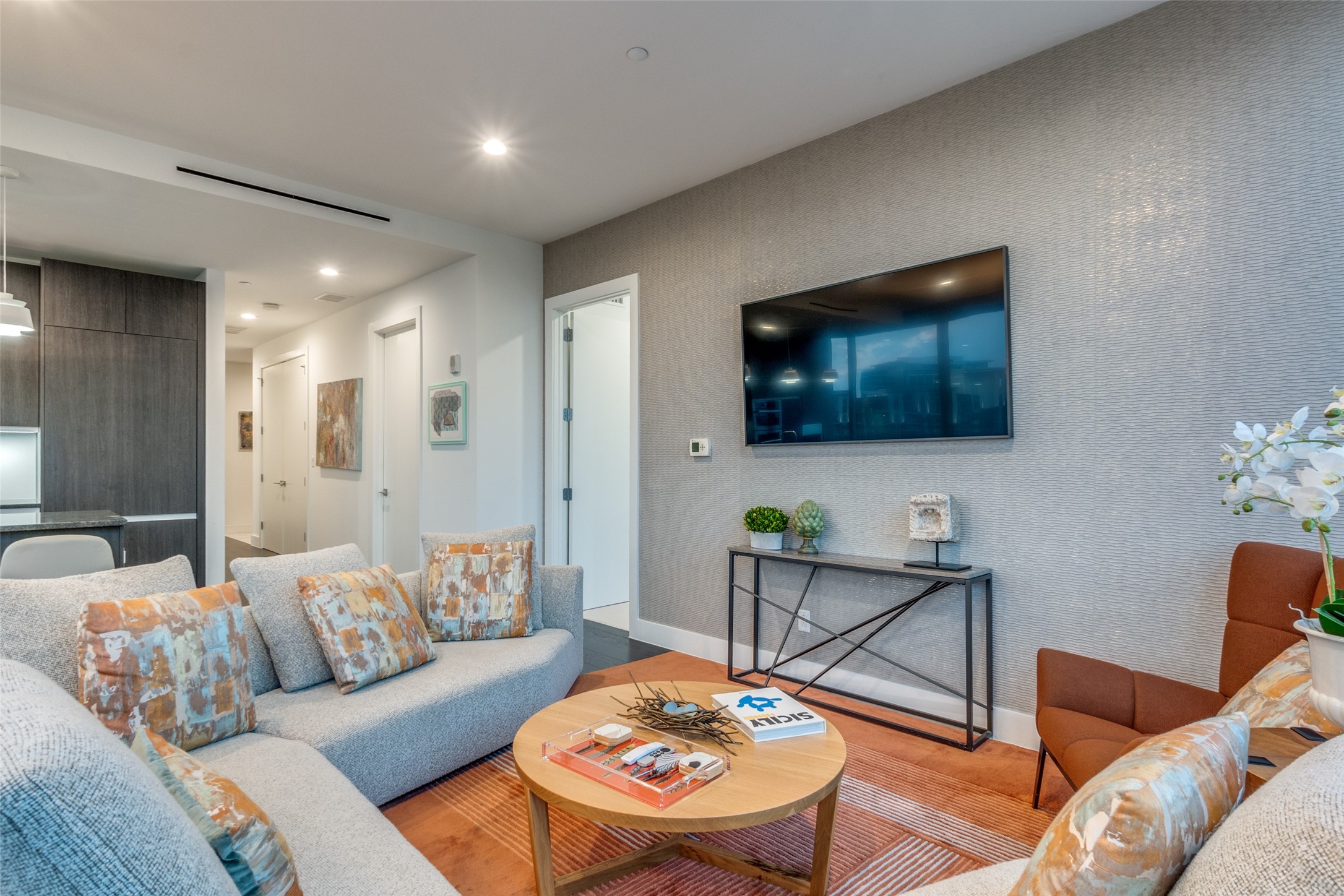 3130 N Harwood Street 901