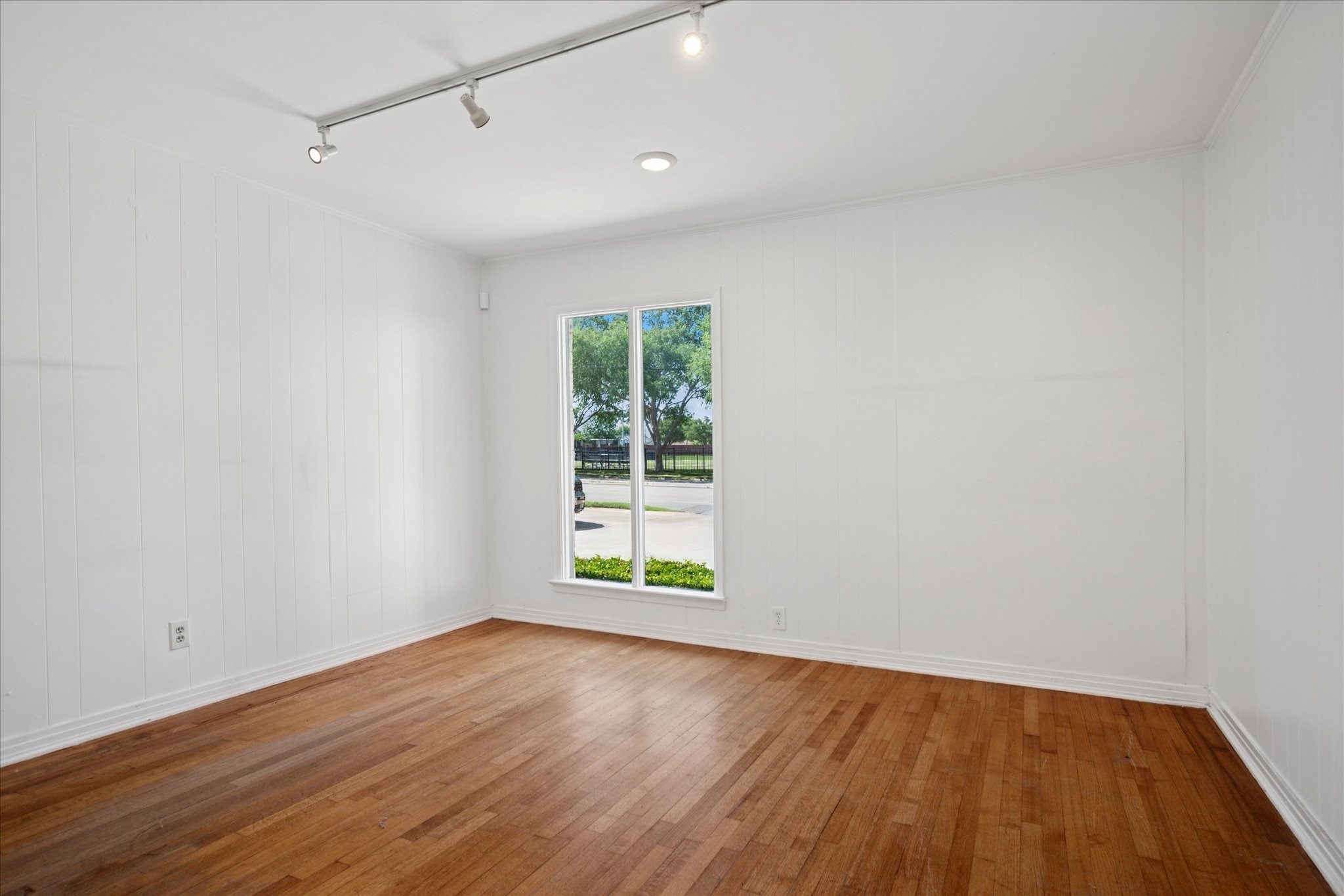 4811 W Lovers Lane