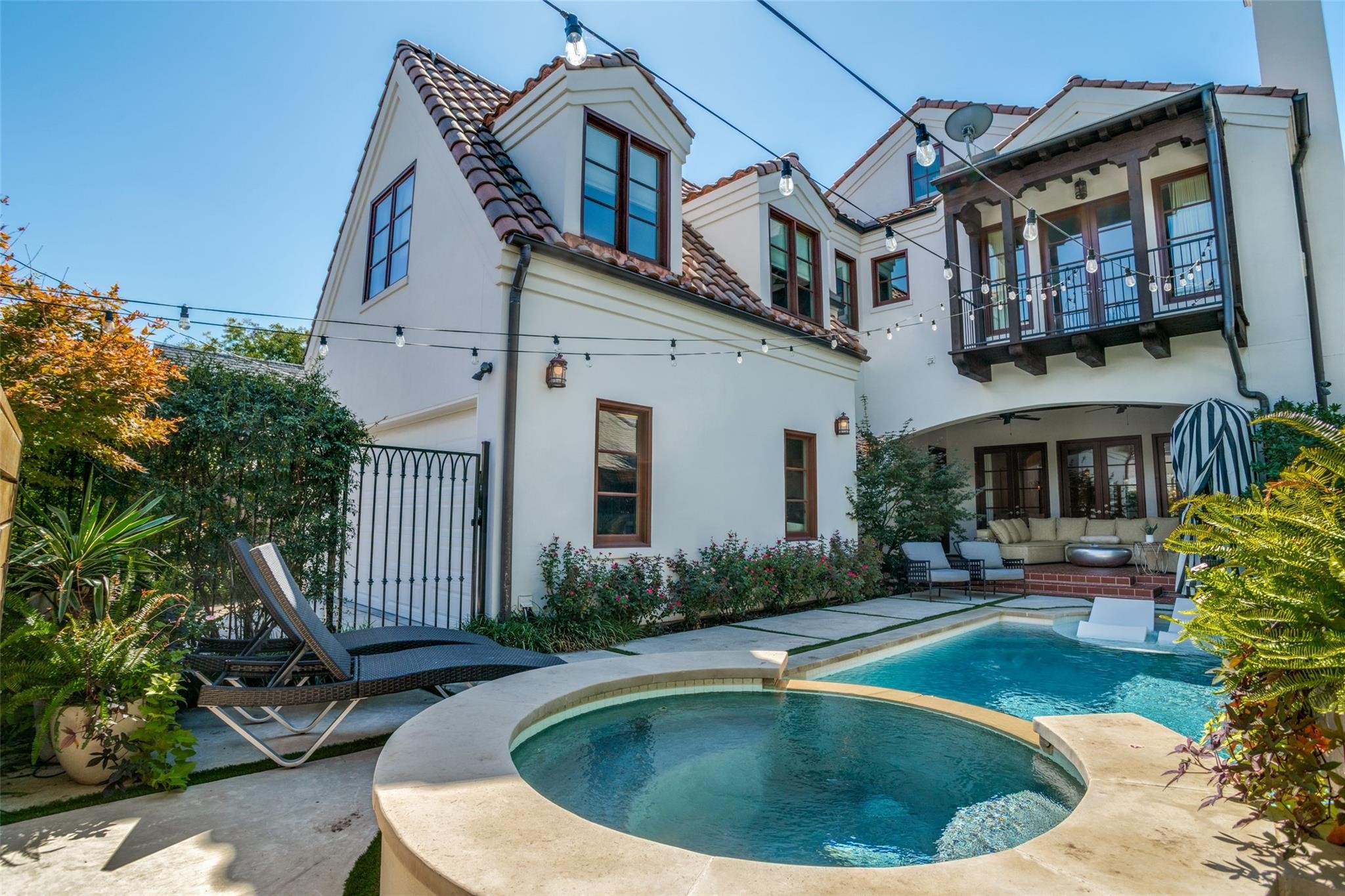 4432 Mockingbird Parkway
