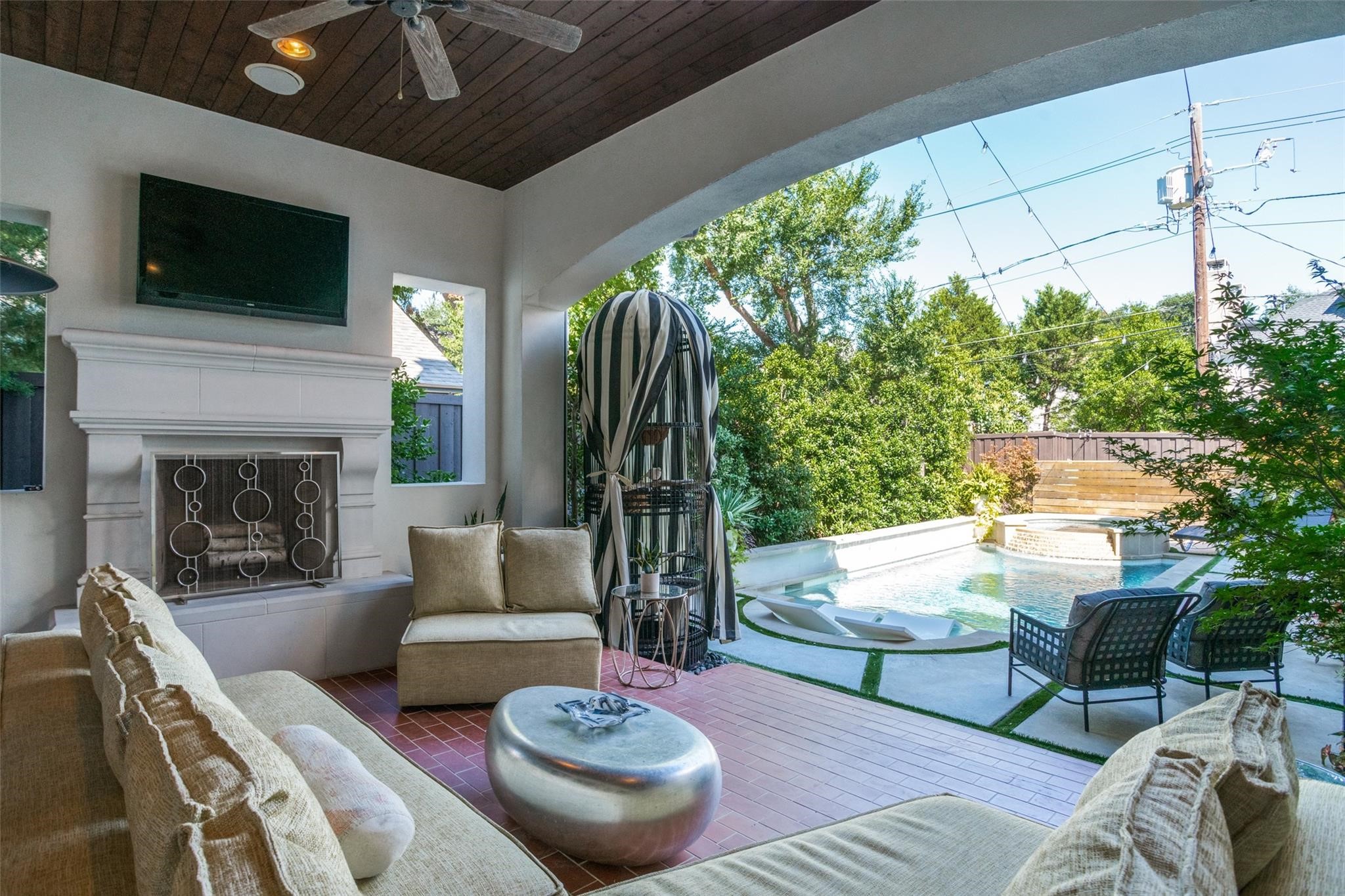 4432 Mockingbird Parkway