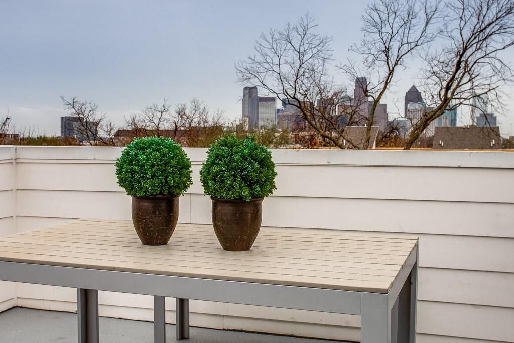 1901 N Carroll Avenue 103