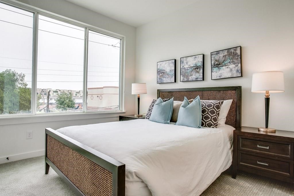 1901 N Carroll Avenue 103