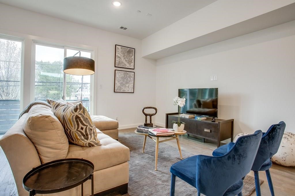 1901 N Carroll Avenue 103