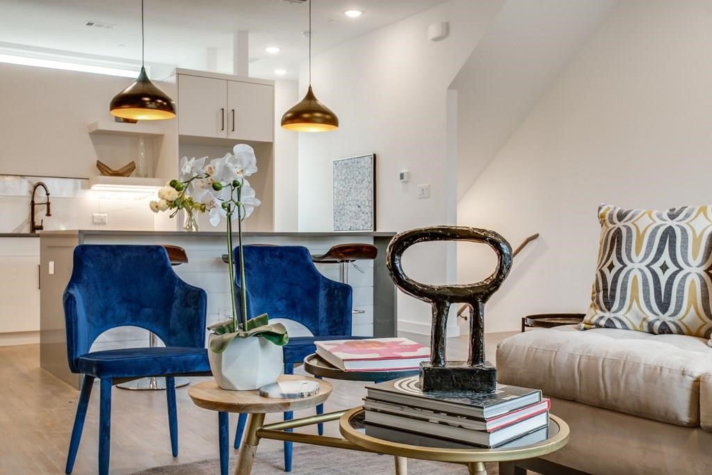 1901 N Carroll Avenue 103