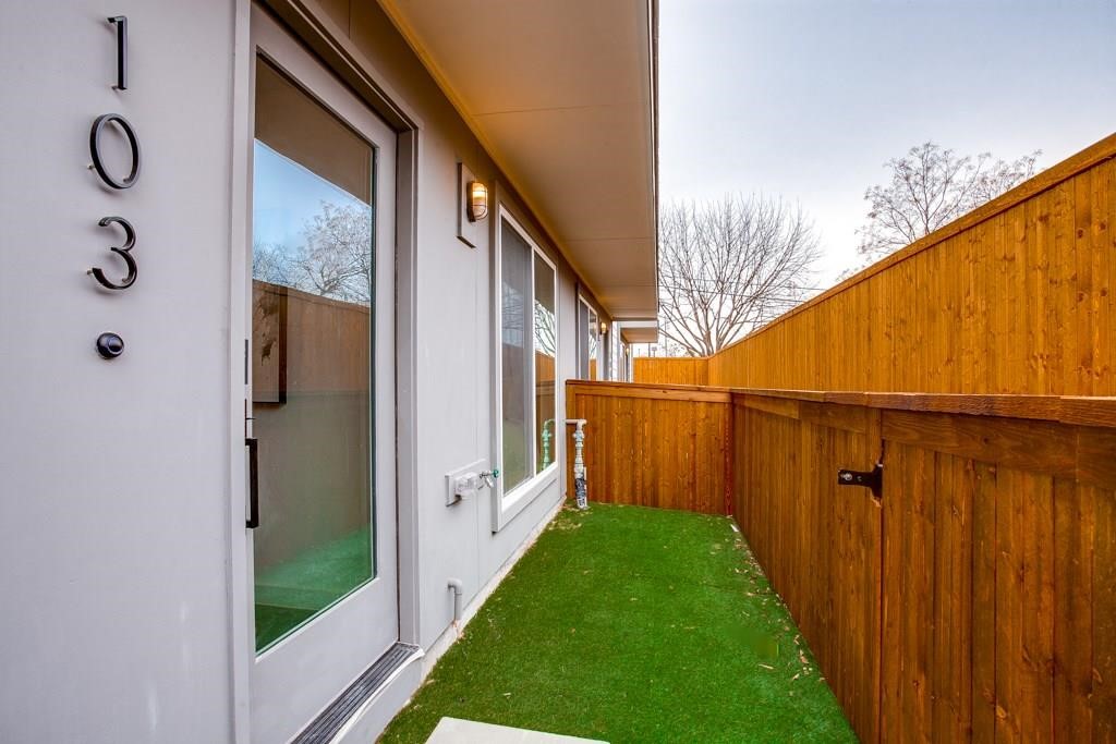 1901 N Carroll Avenue 103