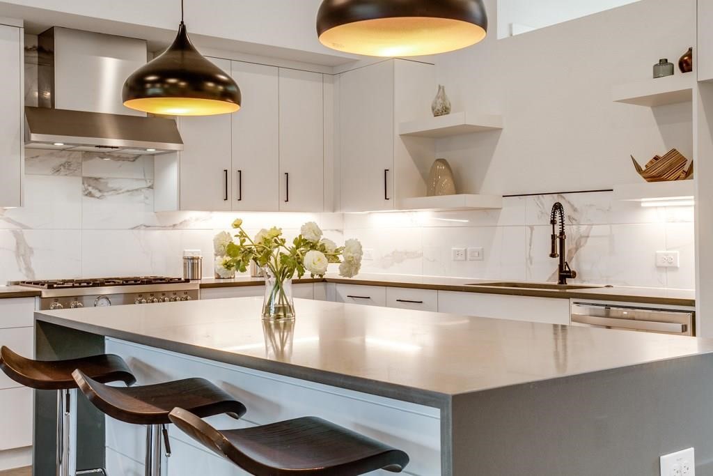 1901 N Carroll Avenue 103