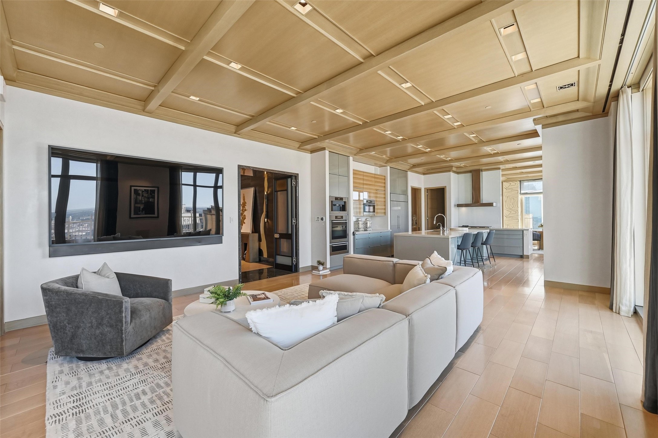 2555 N Pearl Street 2200