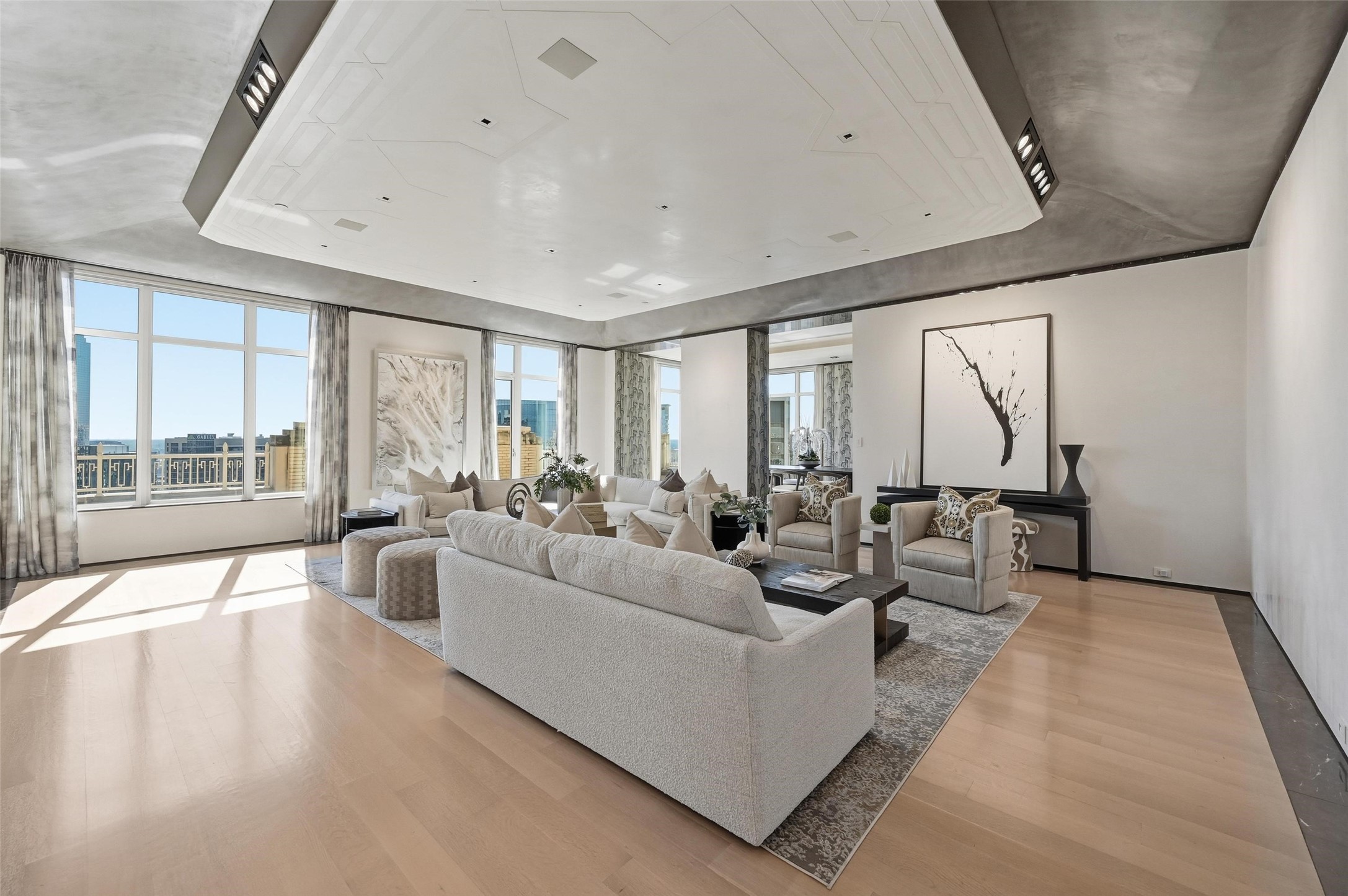 2555 N Pearl Street 2200