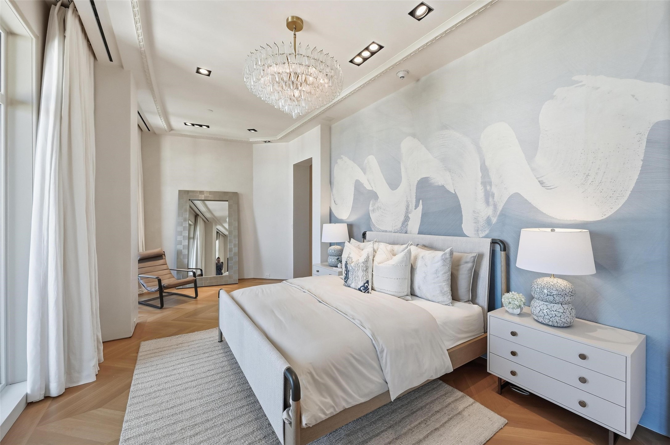 2555 N Pearl Street 2200