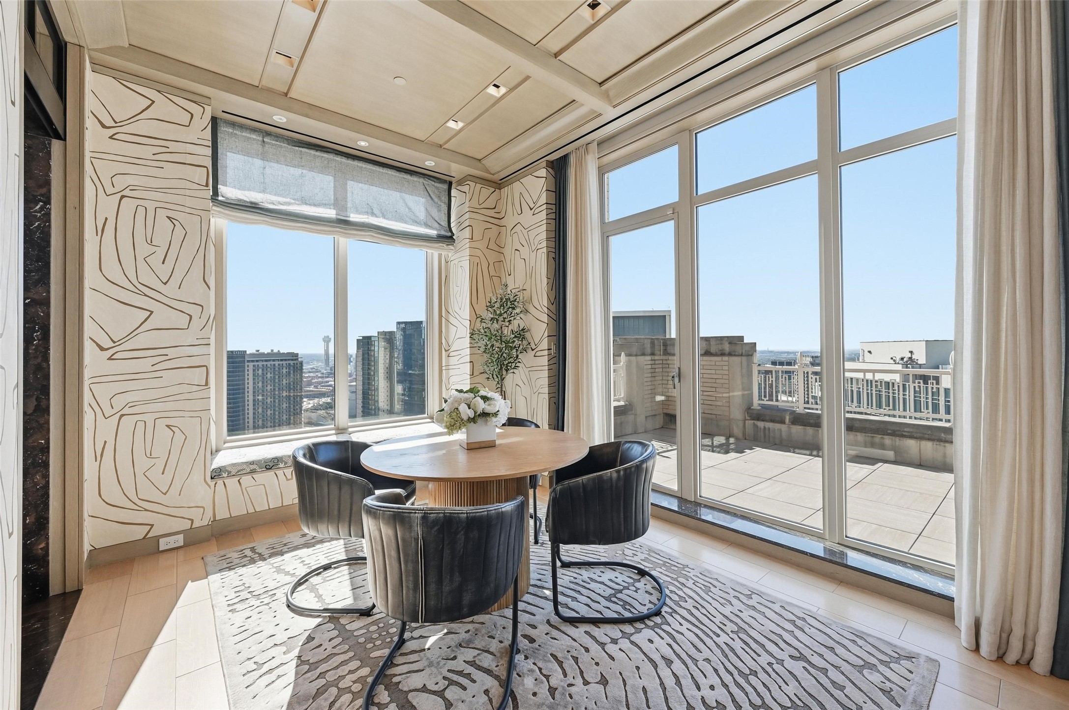 2555 N Pearl Street 2200