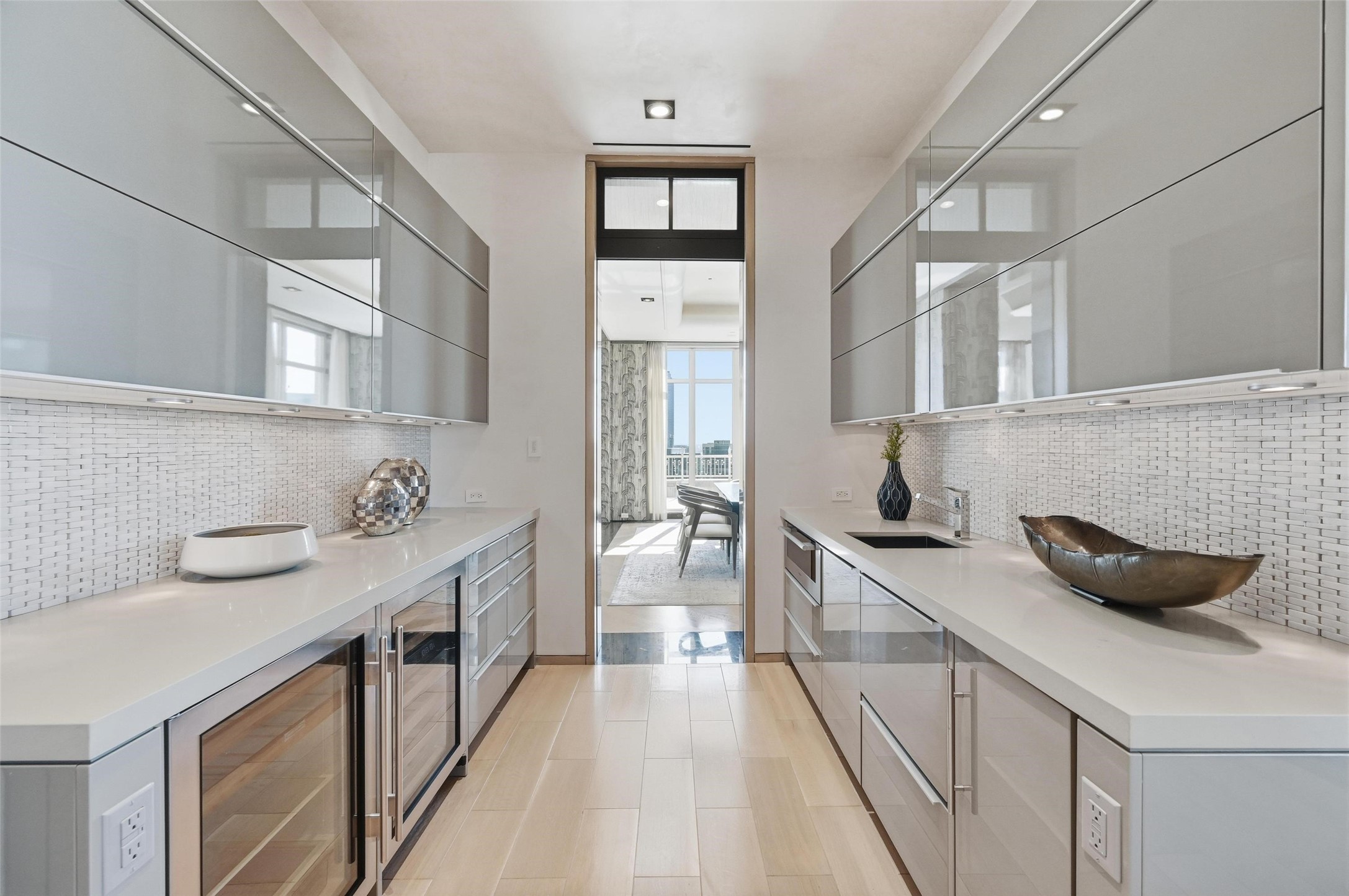 2555 N Pearl Street 2200