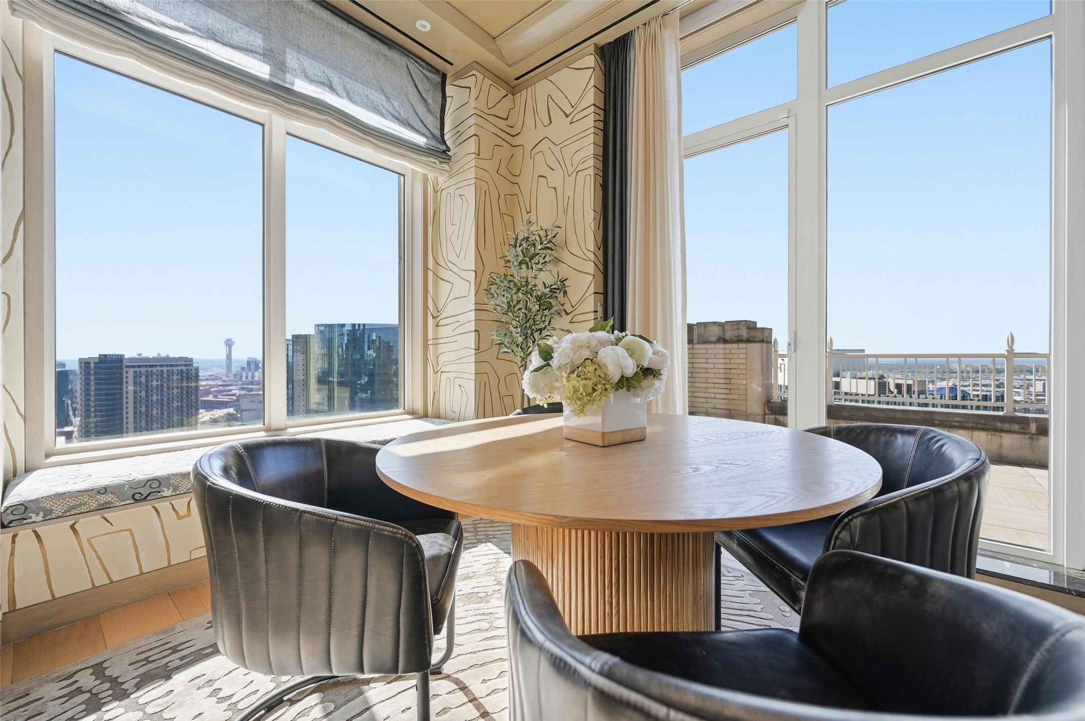 2555 N Pearl Street 2200