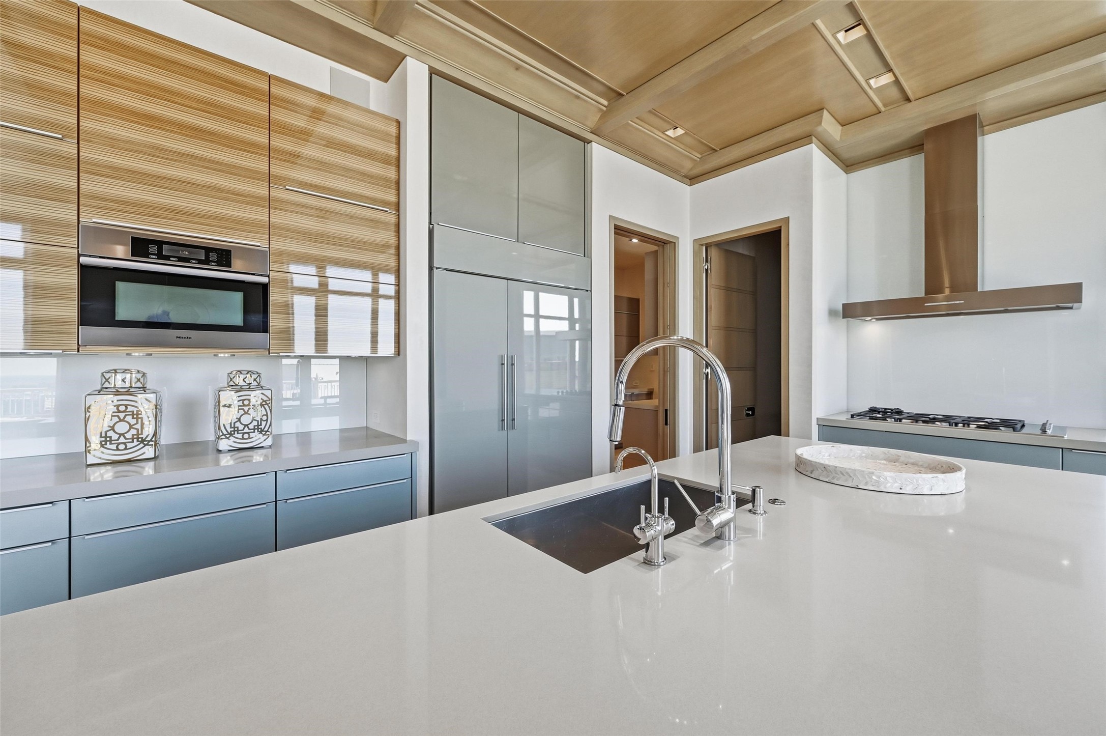 2555 N Pearl Street 2200