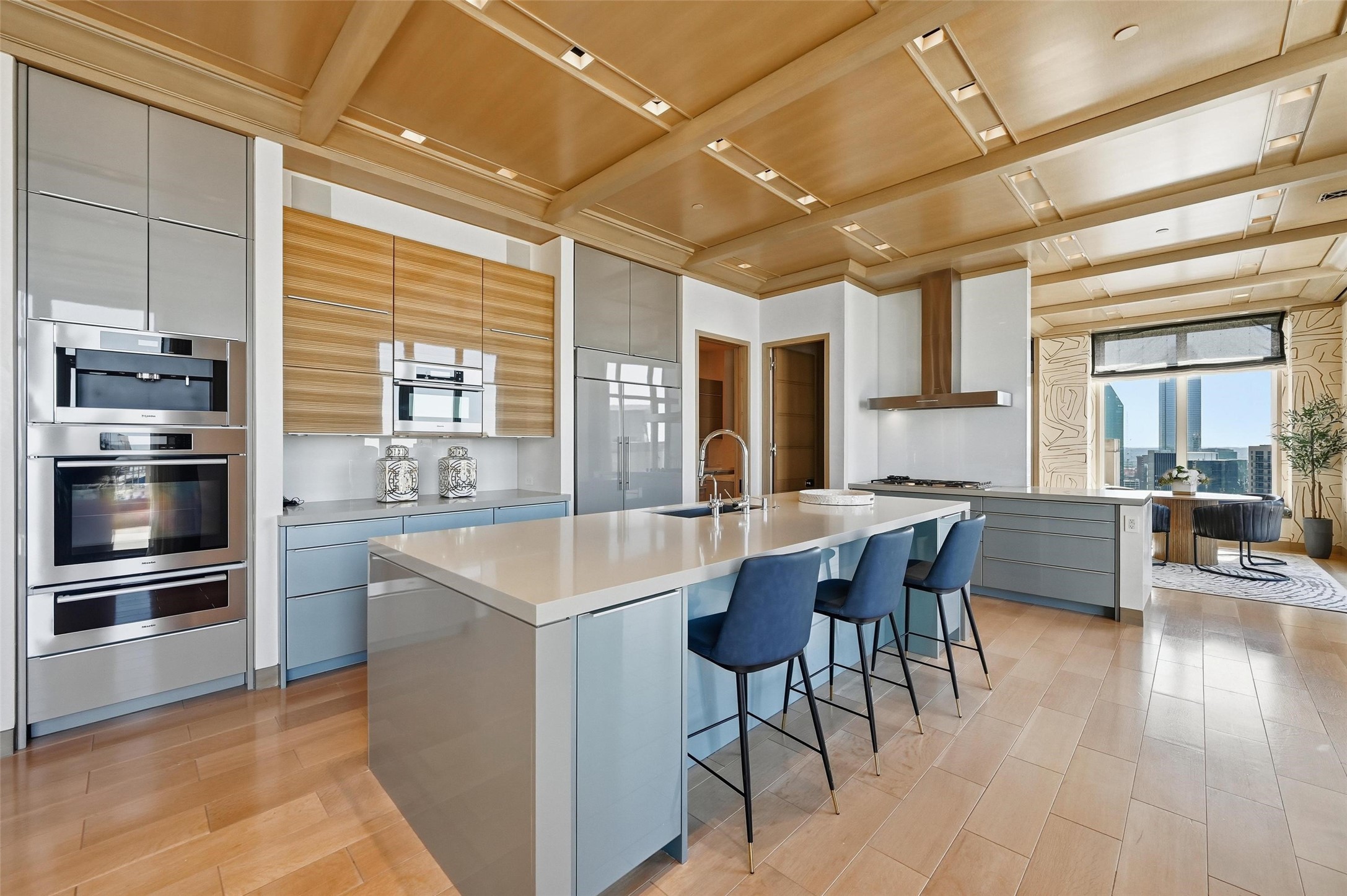 2555 N Pearl Street 2200