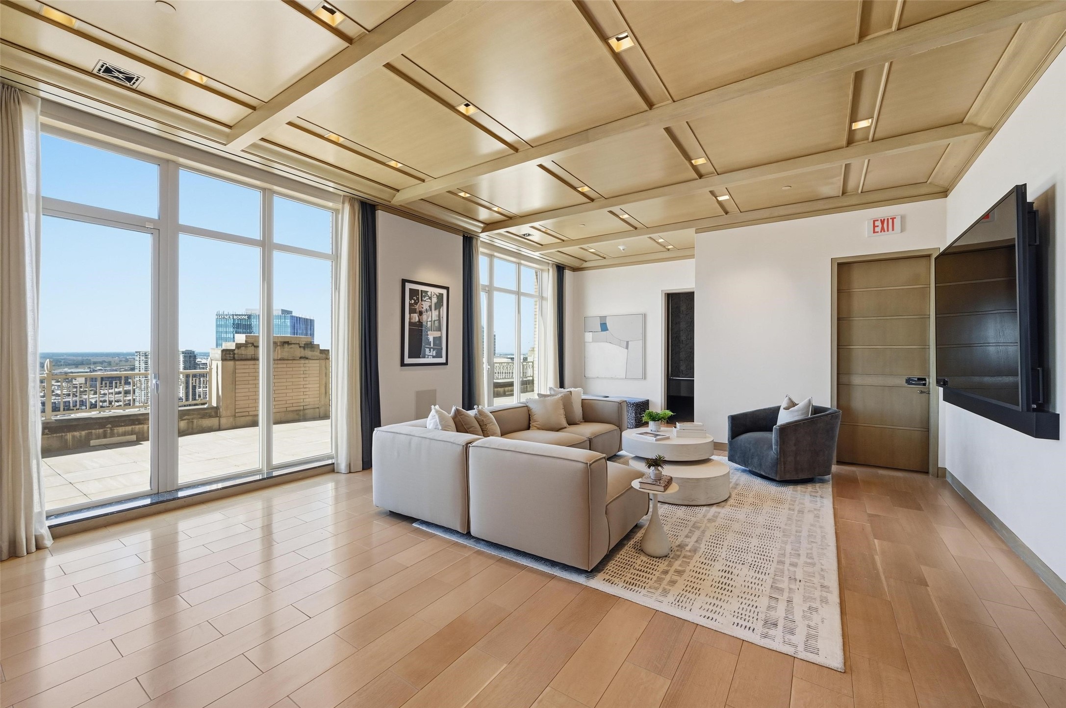 2555 N Pearl Street 2200