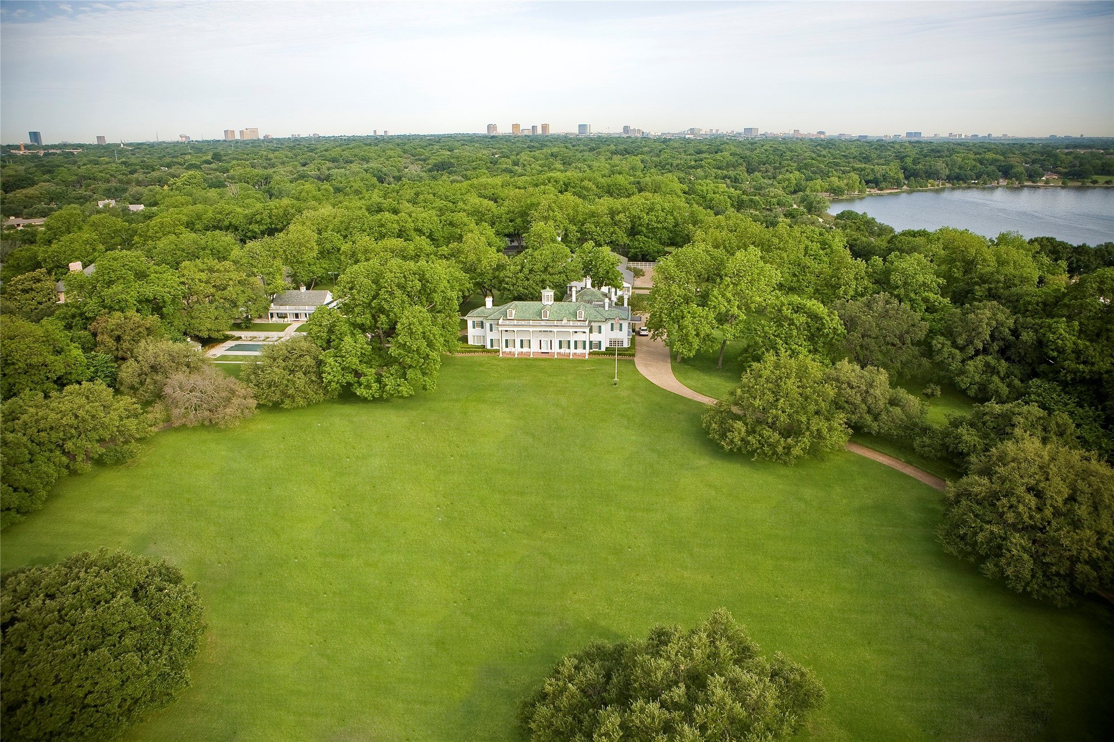 4009 W Lawther Drive