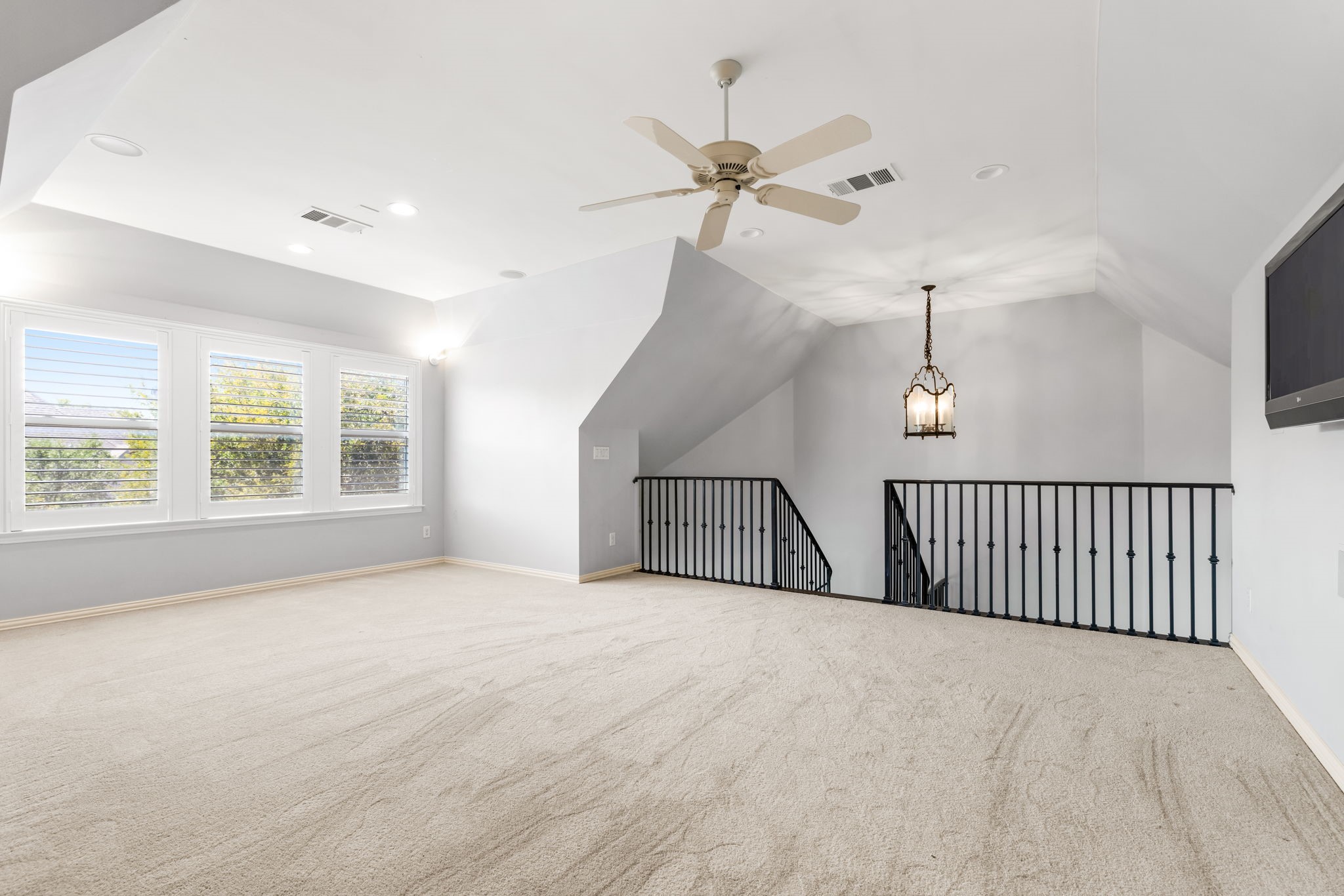 517 Round Hollow Lane