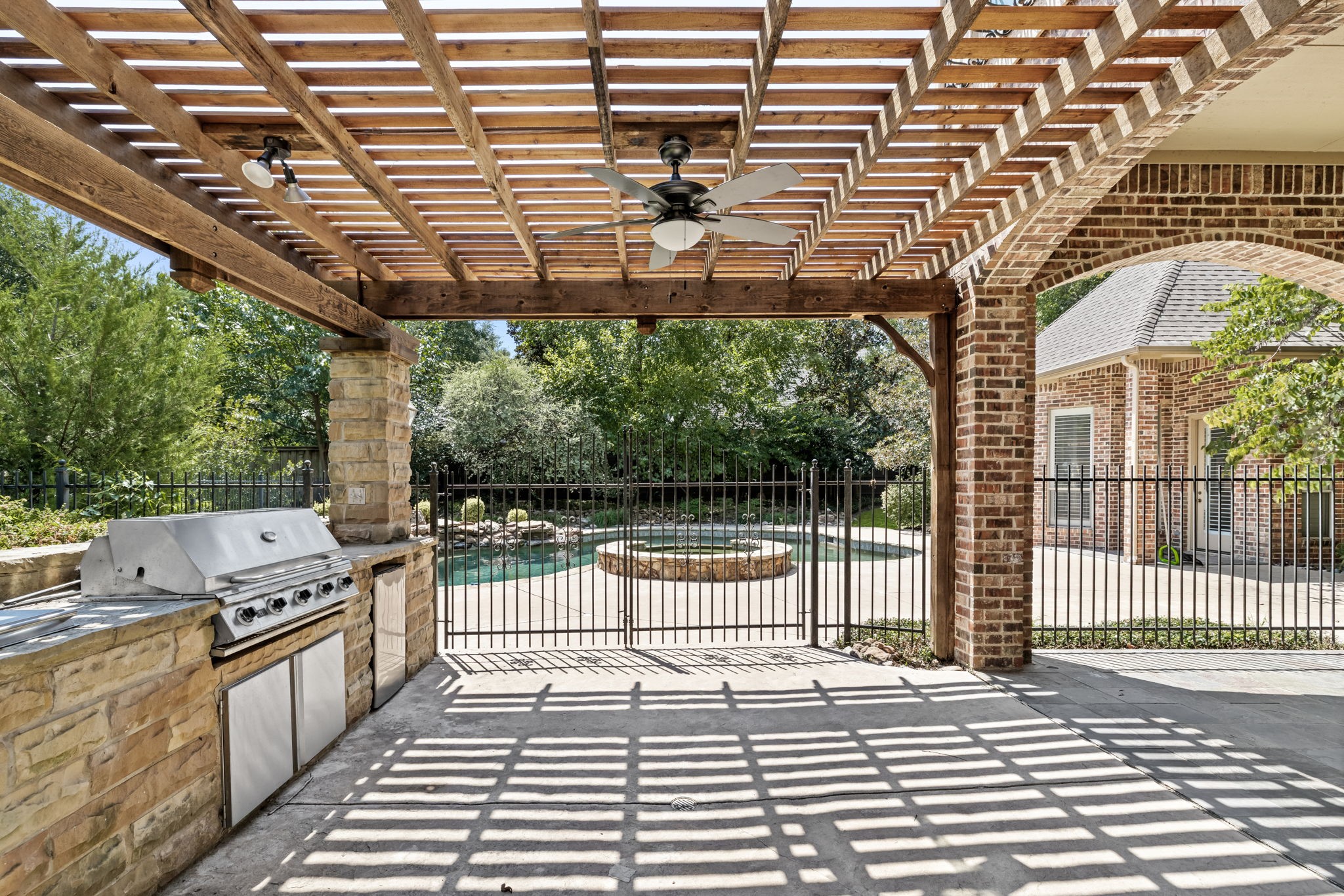 517 Round Hollow Lane