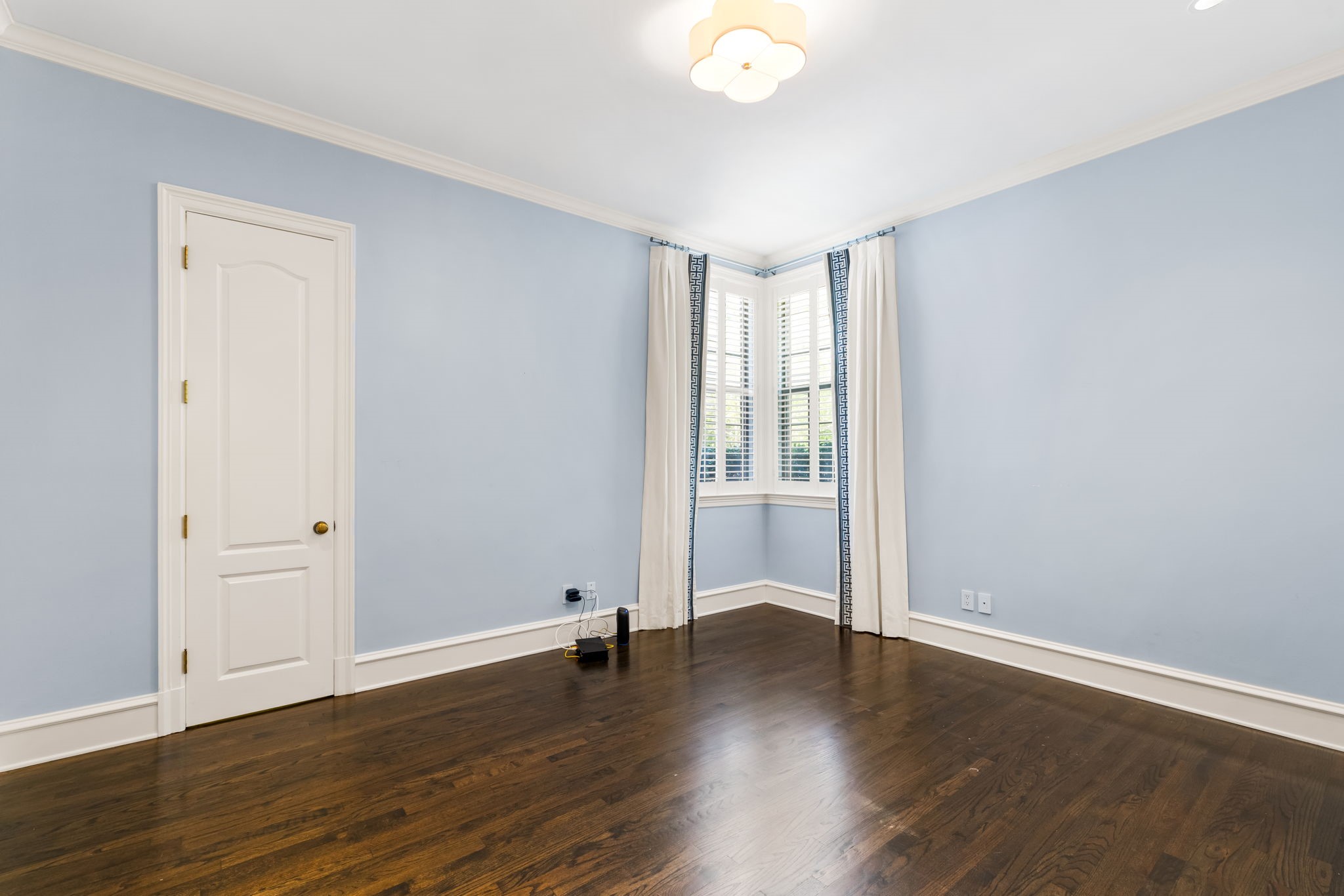 517 Round Hollow Lane