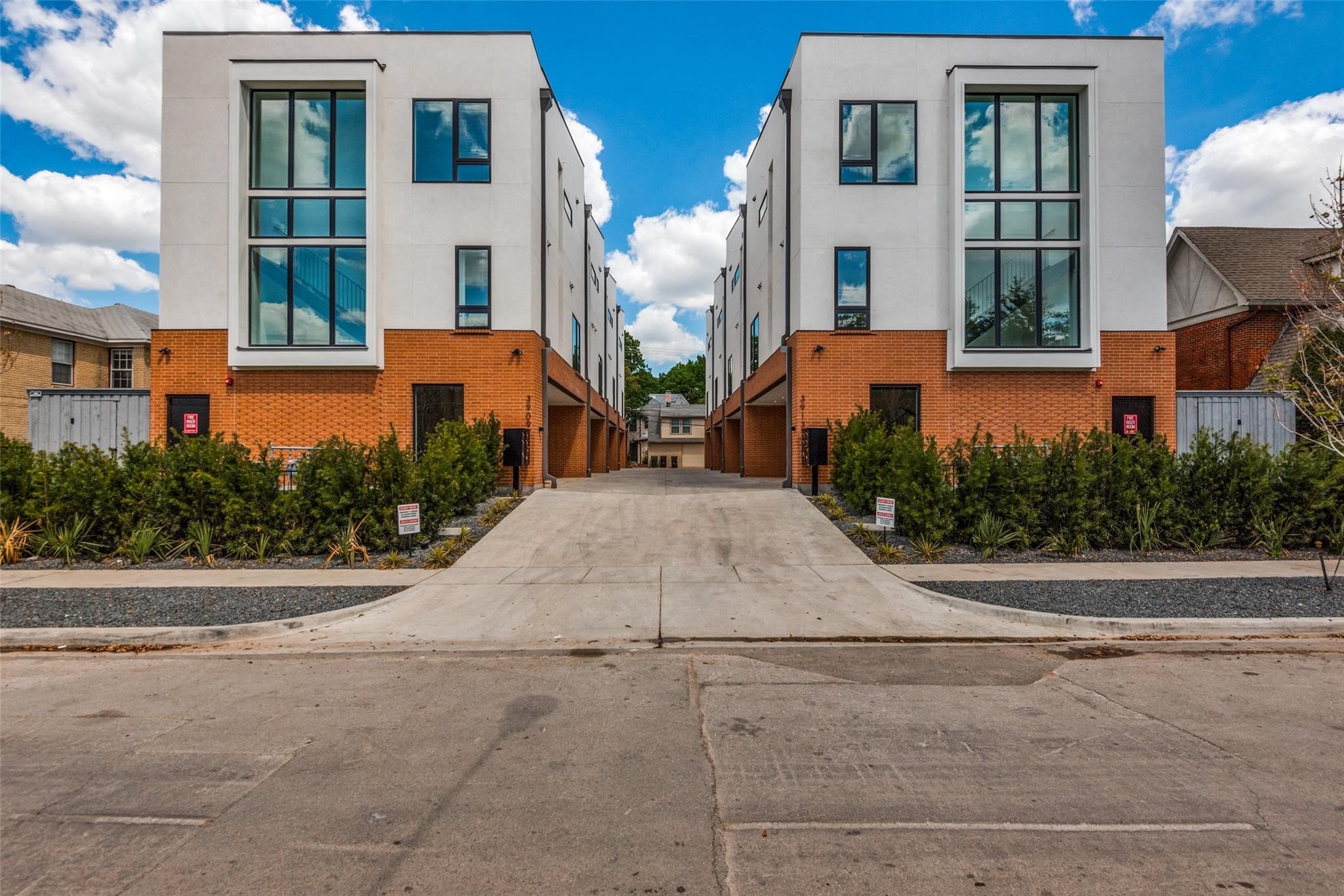 3909 Hawthorne Avenue 102