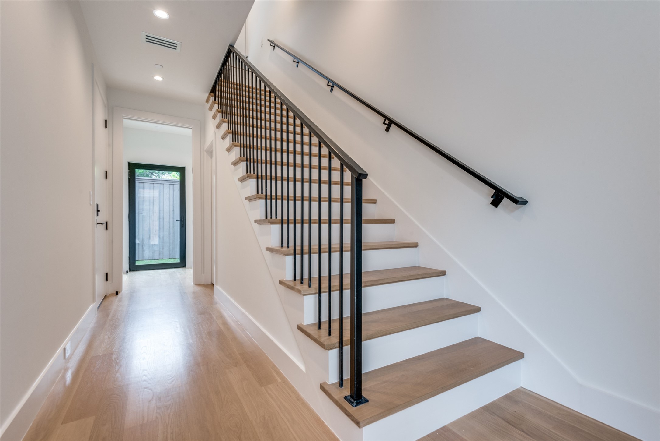 3909 Hawthorne Avenue 102