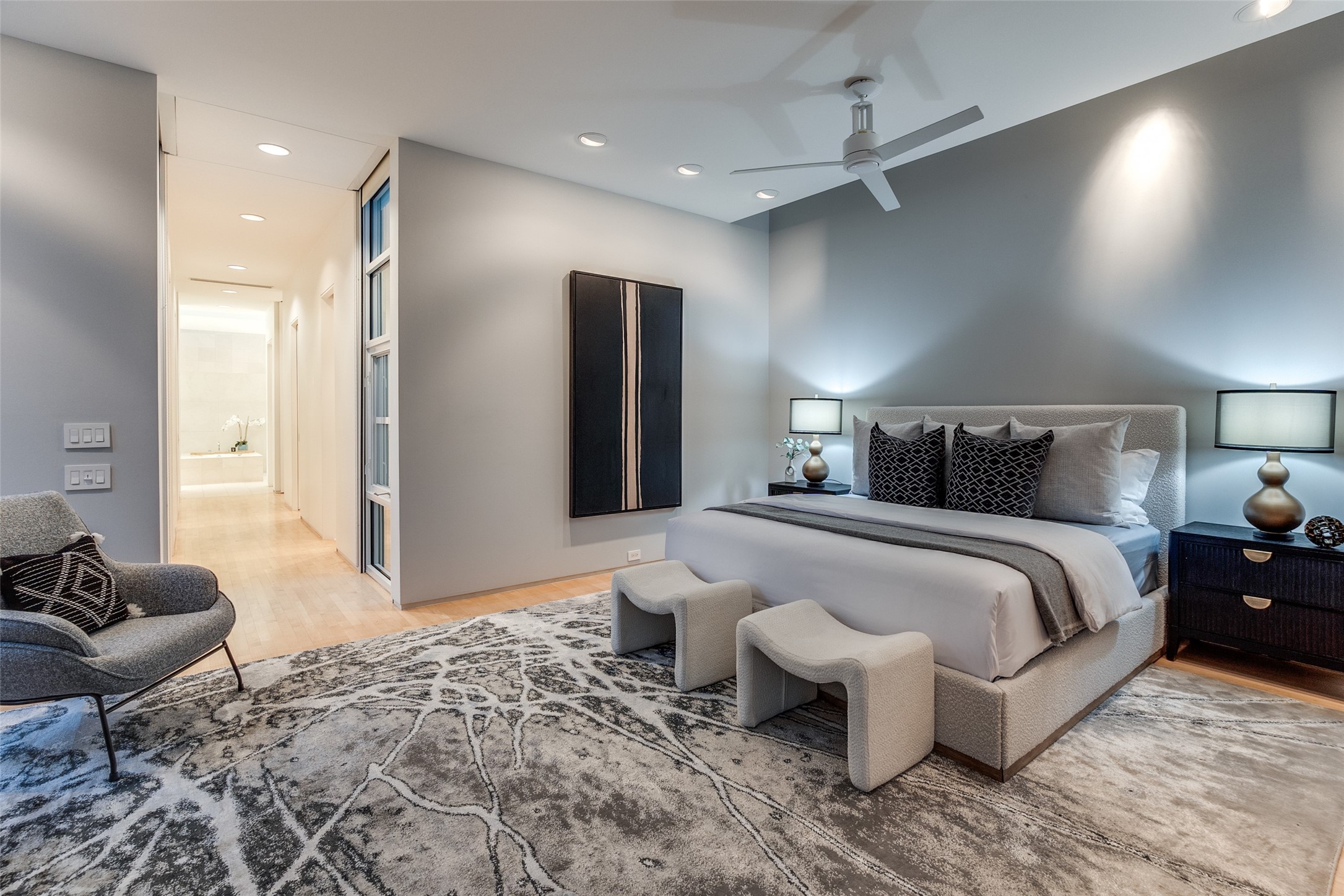 4428 N Versailles Avenue