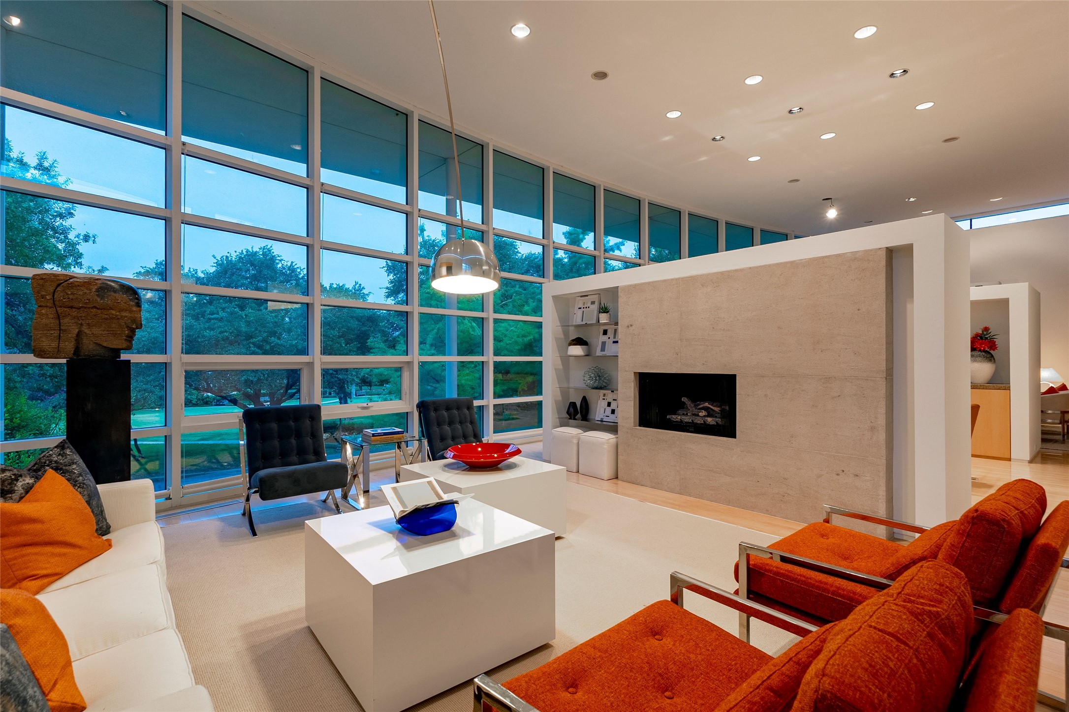 4428 N Versailles Avenue