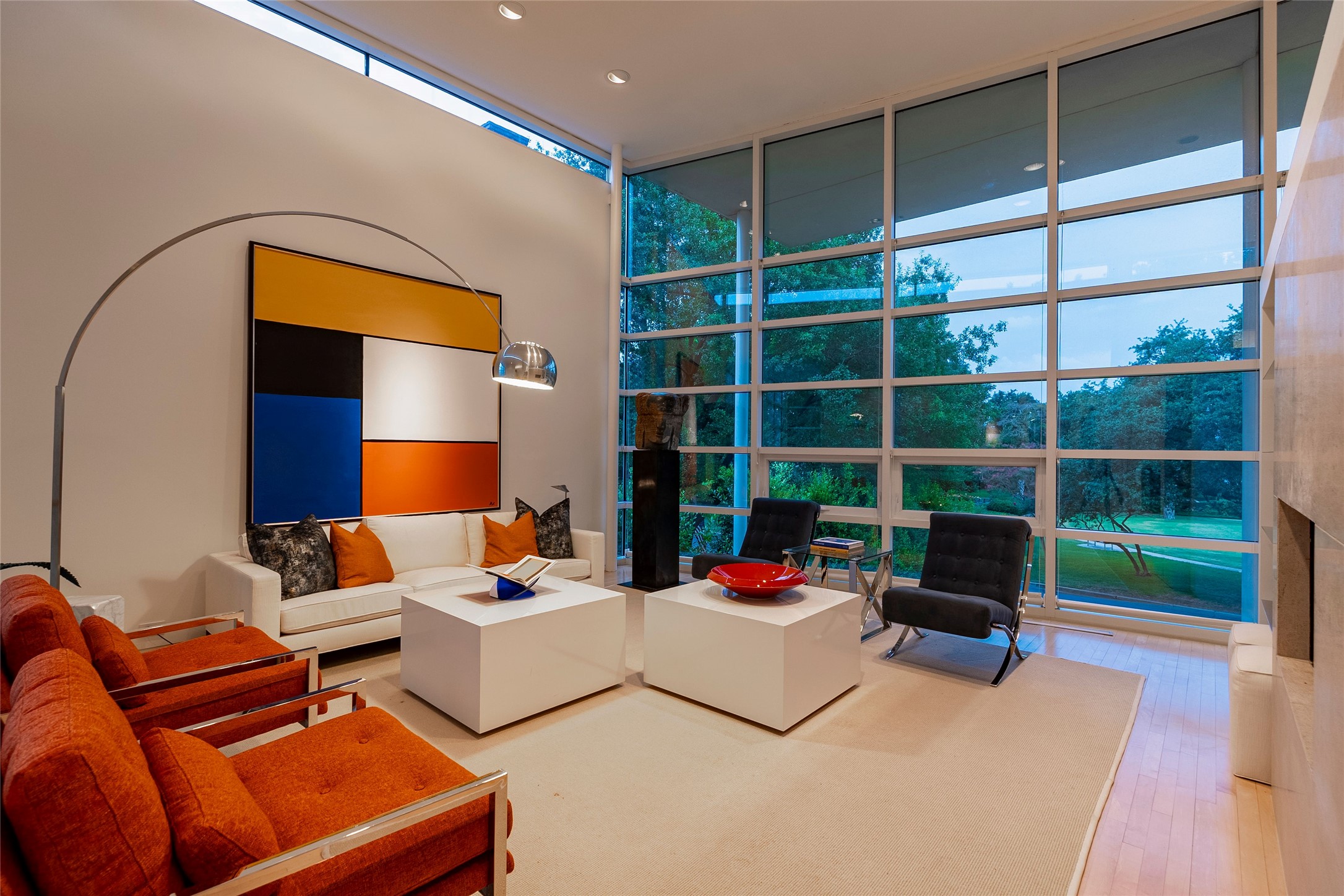 4428 N Versailles Avenue