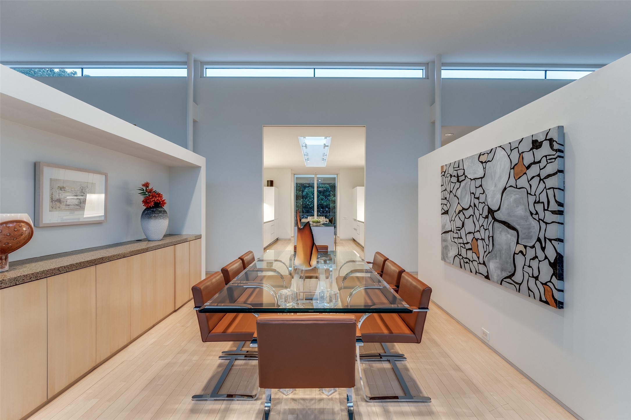 4428 N Versailles Avenue