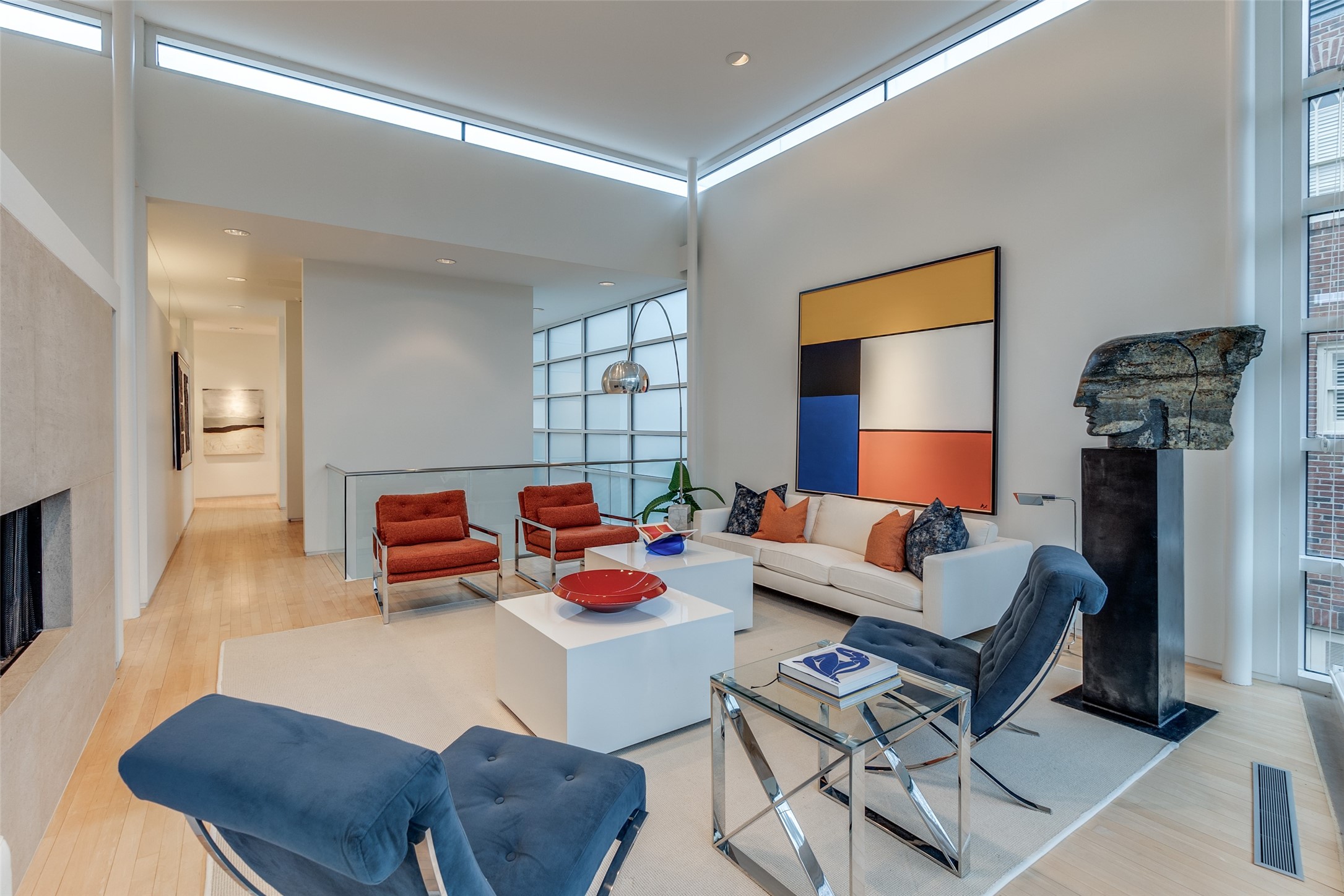 4428 N Versailles Avenue