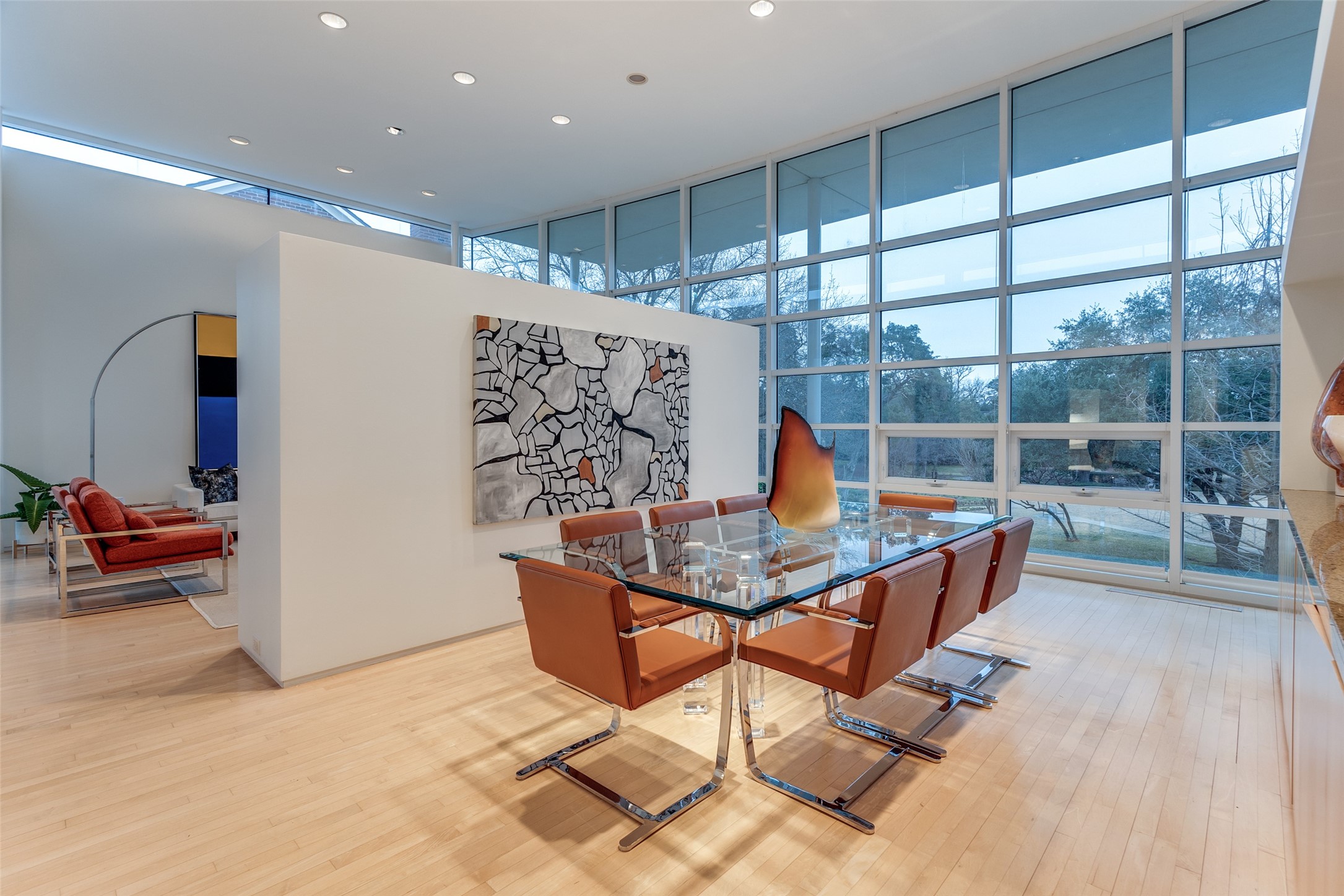 4428 N Versailles Avenue